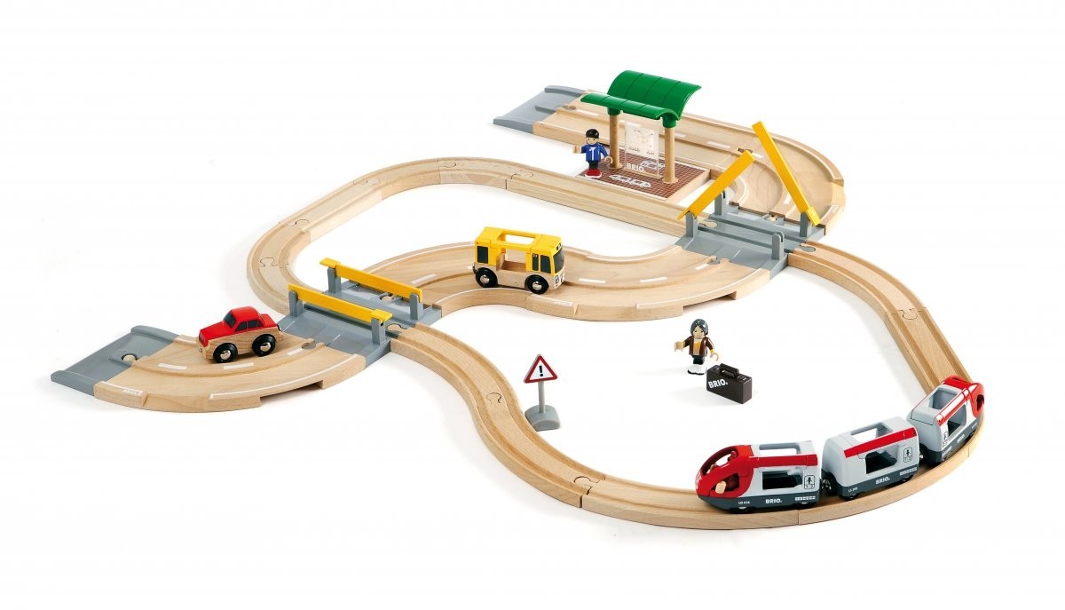 

Железная дорога BRIO 33209 c переездом и станцией