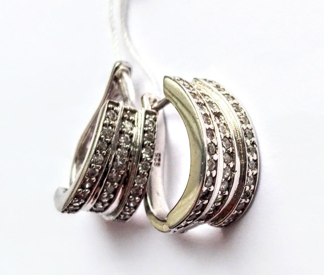 

Серебряные серьги с цирконом полоски 9140