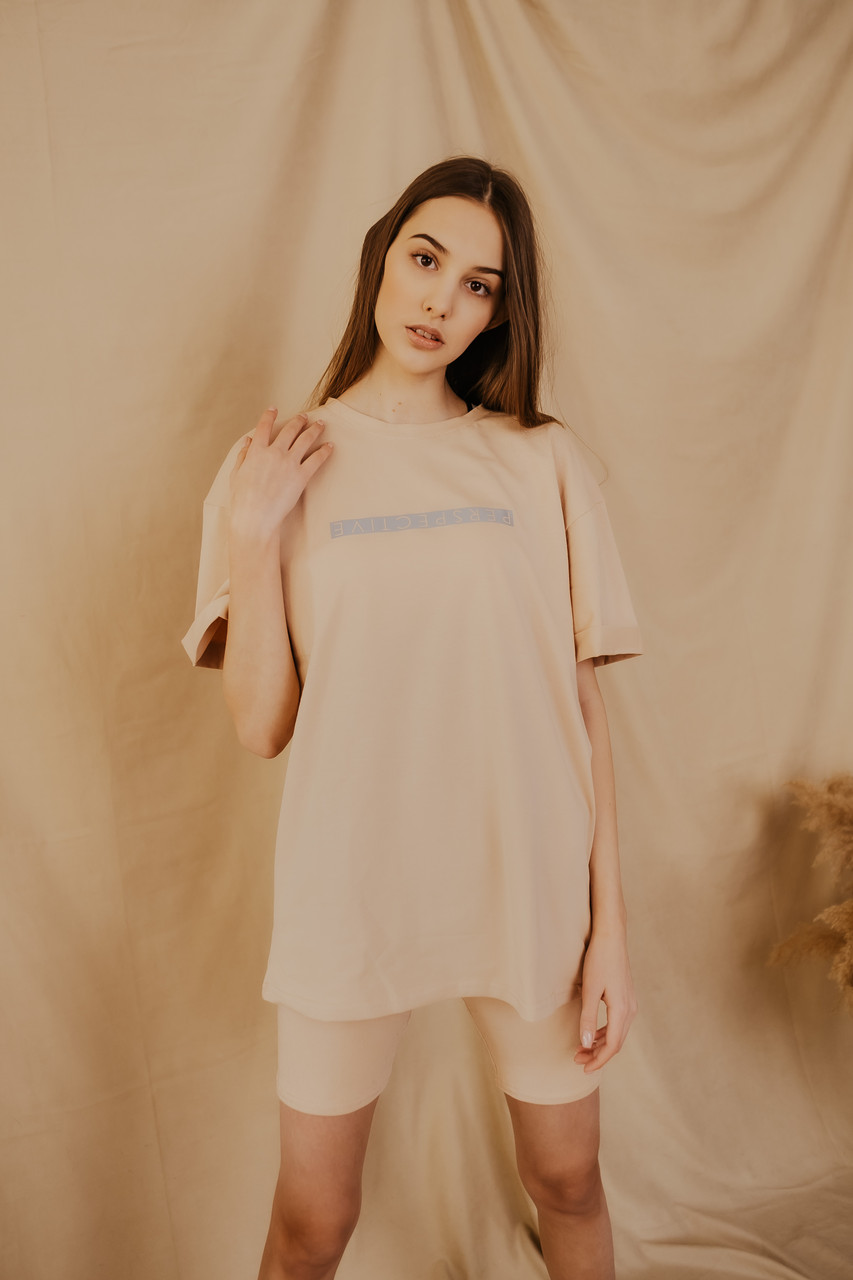 

Футболка женская Comfort Intruder с рефликтивный принтом бежевая Oversize