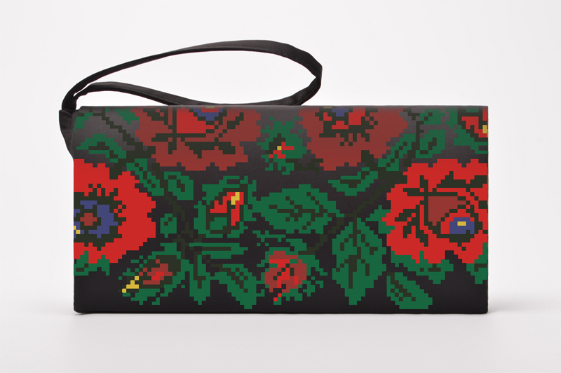 

Набір для вишивки бісером Барвиста Вишиванка заготовки пошитого клатча Борщівська. Ніжні троянди (КЛ062дЧ1301k)