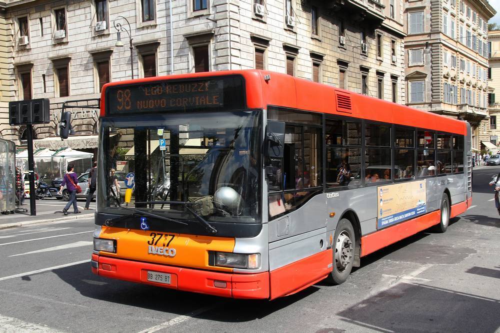 

Картина на холсте LaPrint Автобусы 90х60 см