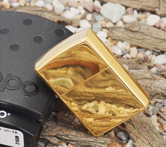 

Зажигалка Zippo SOLID BRASS WO/SB (254 В)