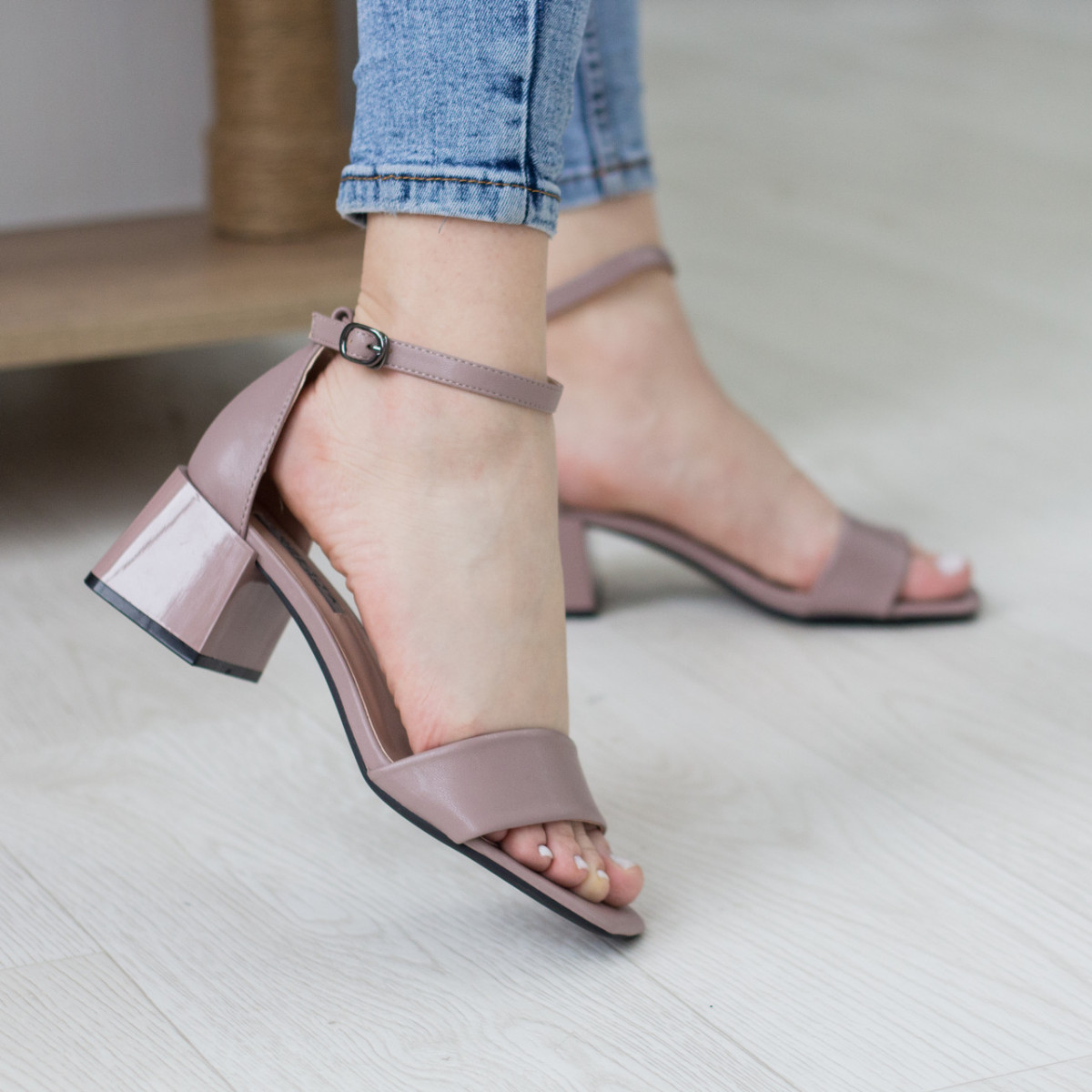 

Женские босоножки Shoes Edmund 2809 38 размер 24.5 см Бежевый