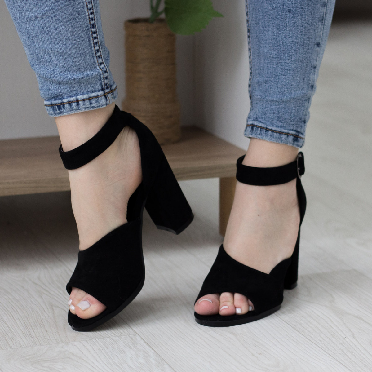 

Женские босоножки Shoes Absinthe 2741 38 размер 24.5 см Черный