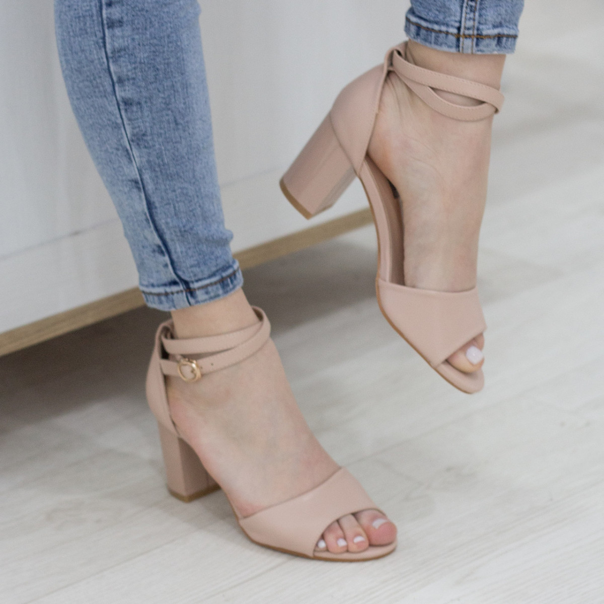 

Женские босоножки Shoes Mac 2708 37 размер 24 см Бежевый