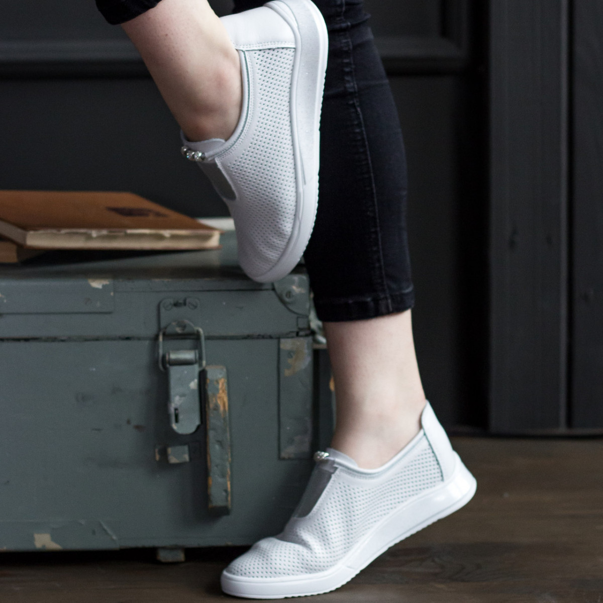

Слипоны женские Shoes Ebb 2769 38 размер 24.5 см Белый