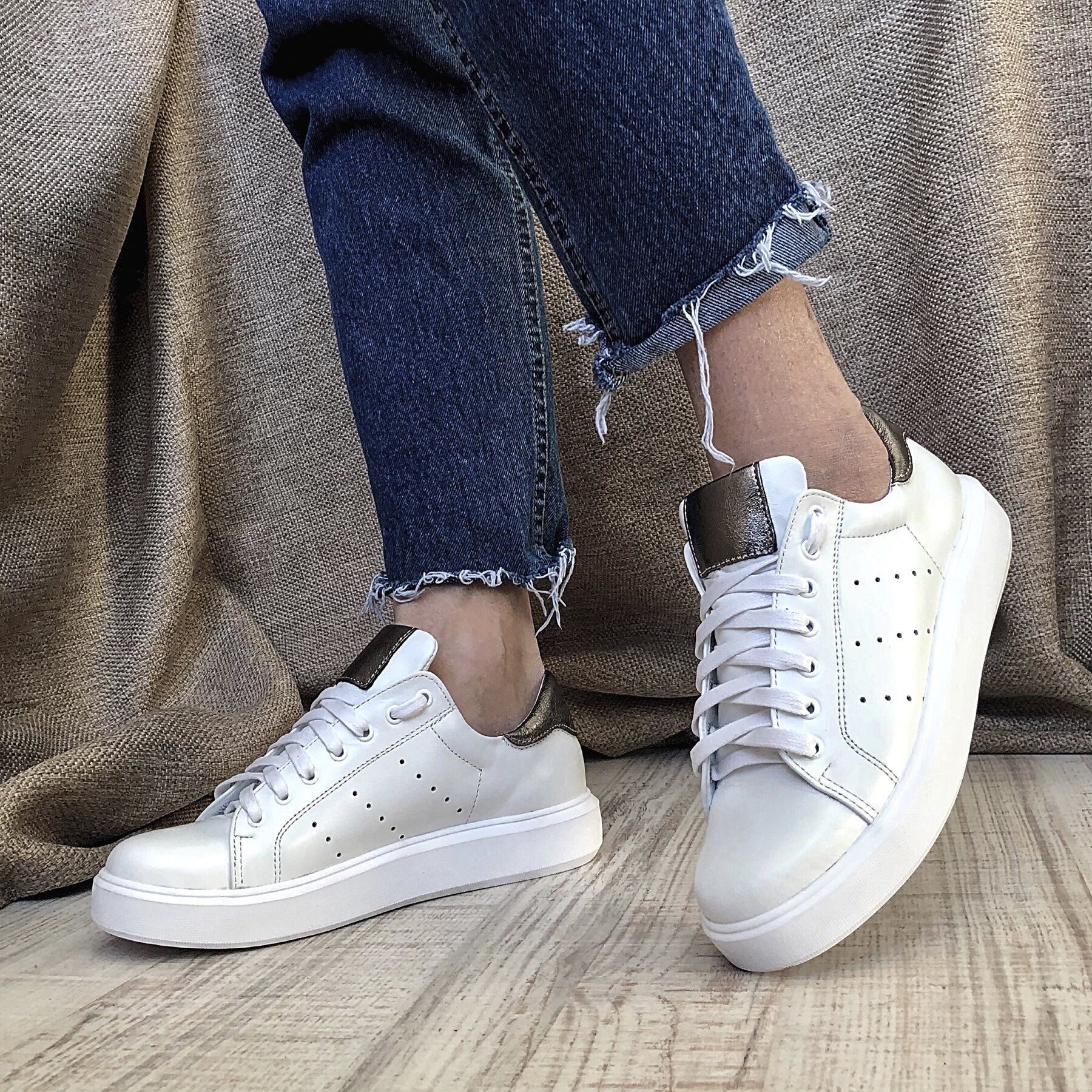 

Кроссовки кожаные White Nights 39р.