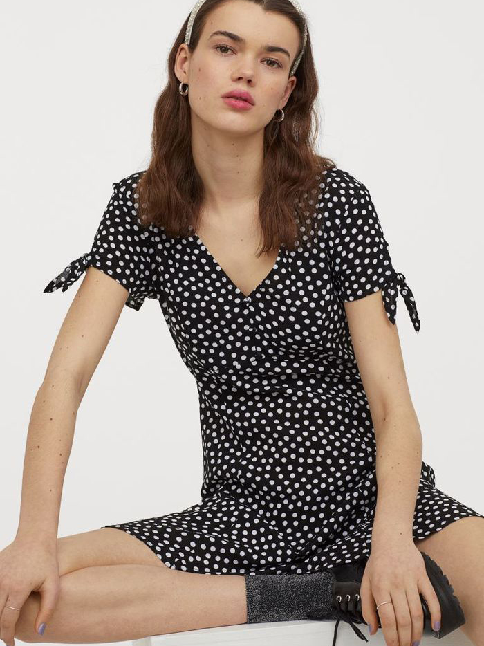 

Платье H&M 060714803 36 Черное с белым
