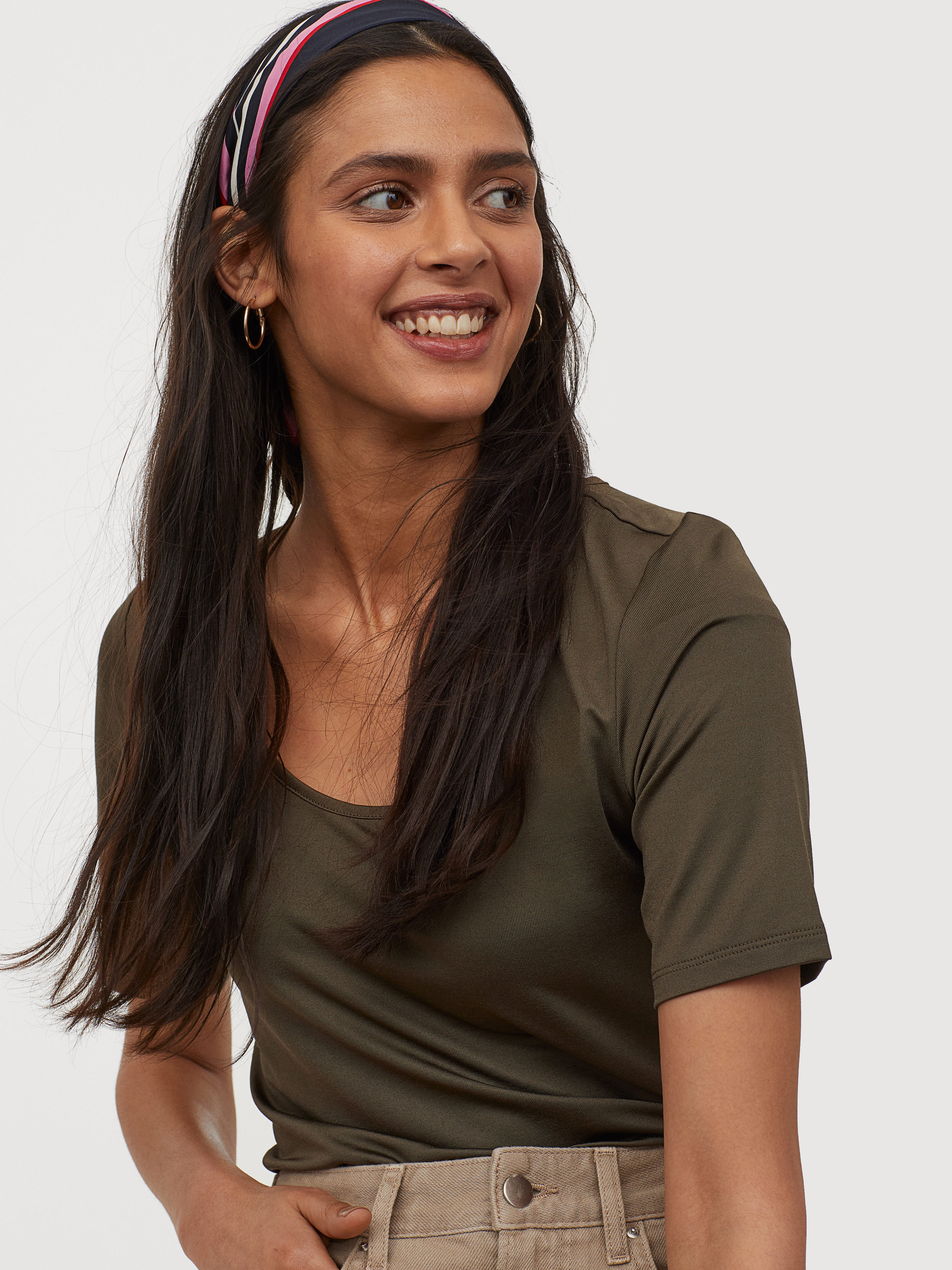 

Футболка H&M 060841402 S Темно-зеленая