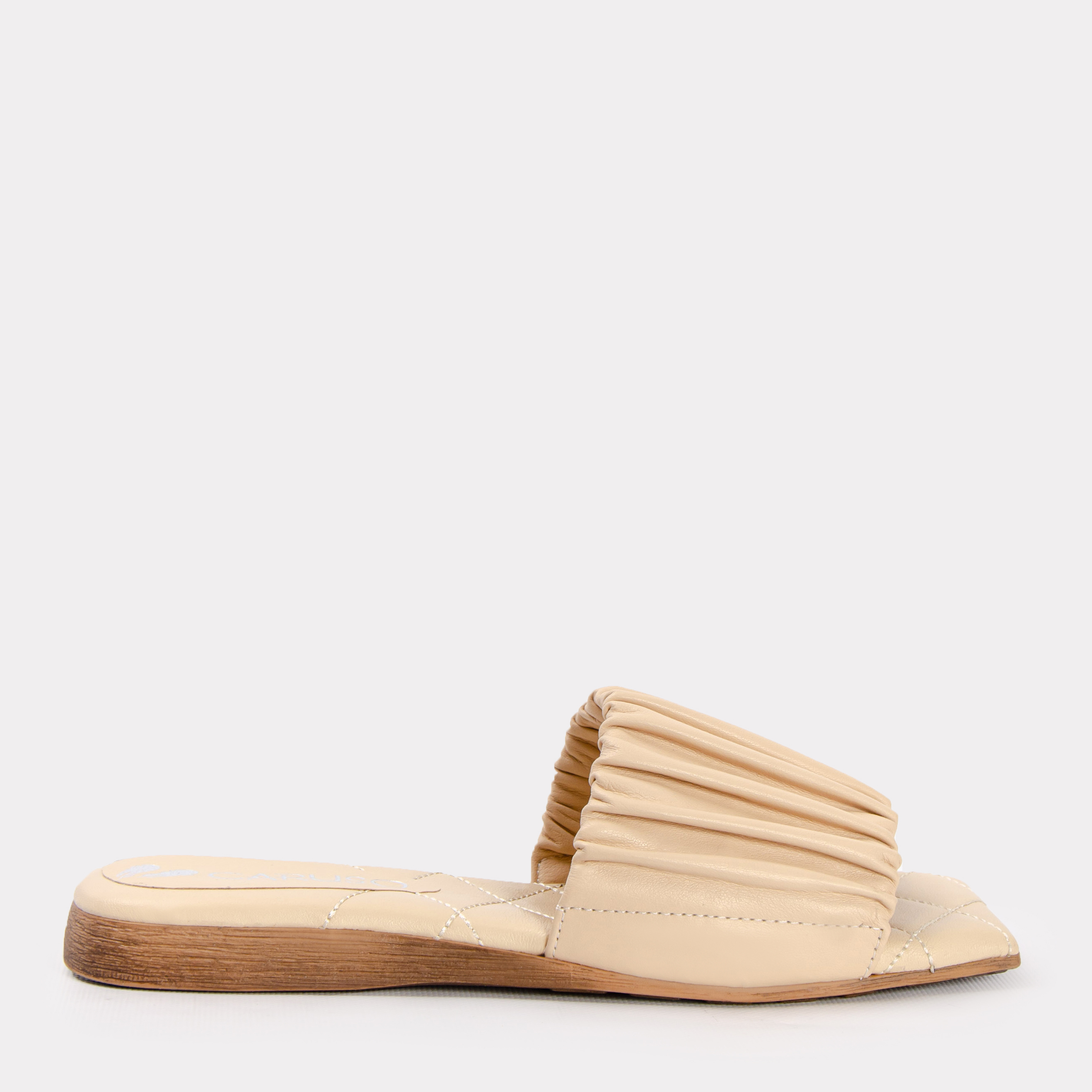 

Шлепанцы Caruso Shoes Maria 21-00424 37 24 см Бежевые