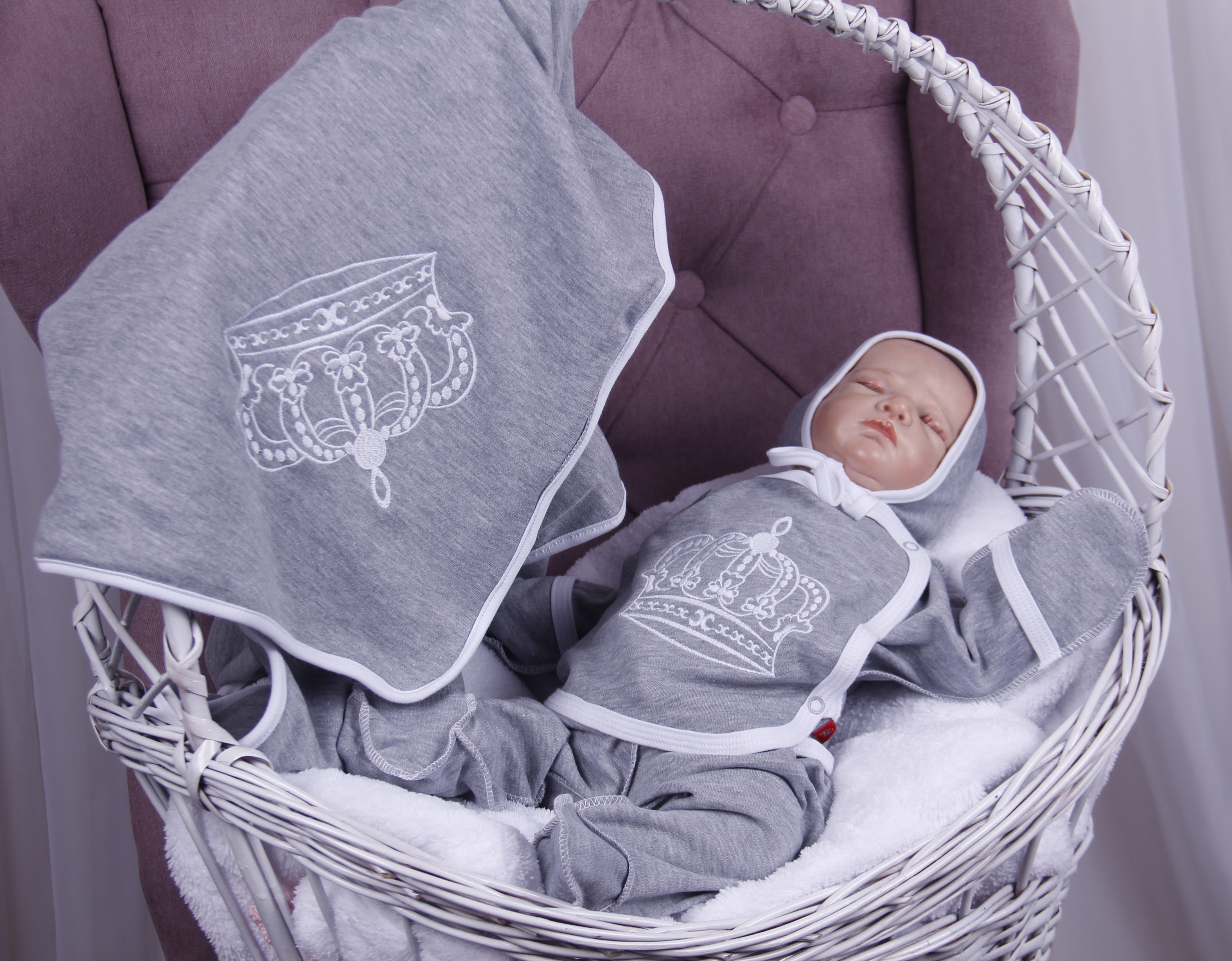 

Набор на выписку из роддома Baby Va 4 предмета Королева 56 молочный