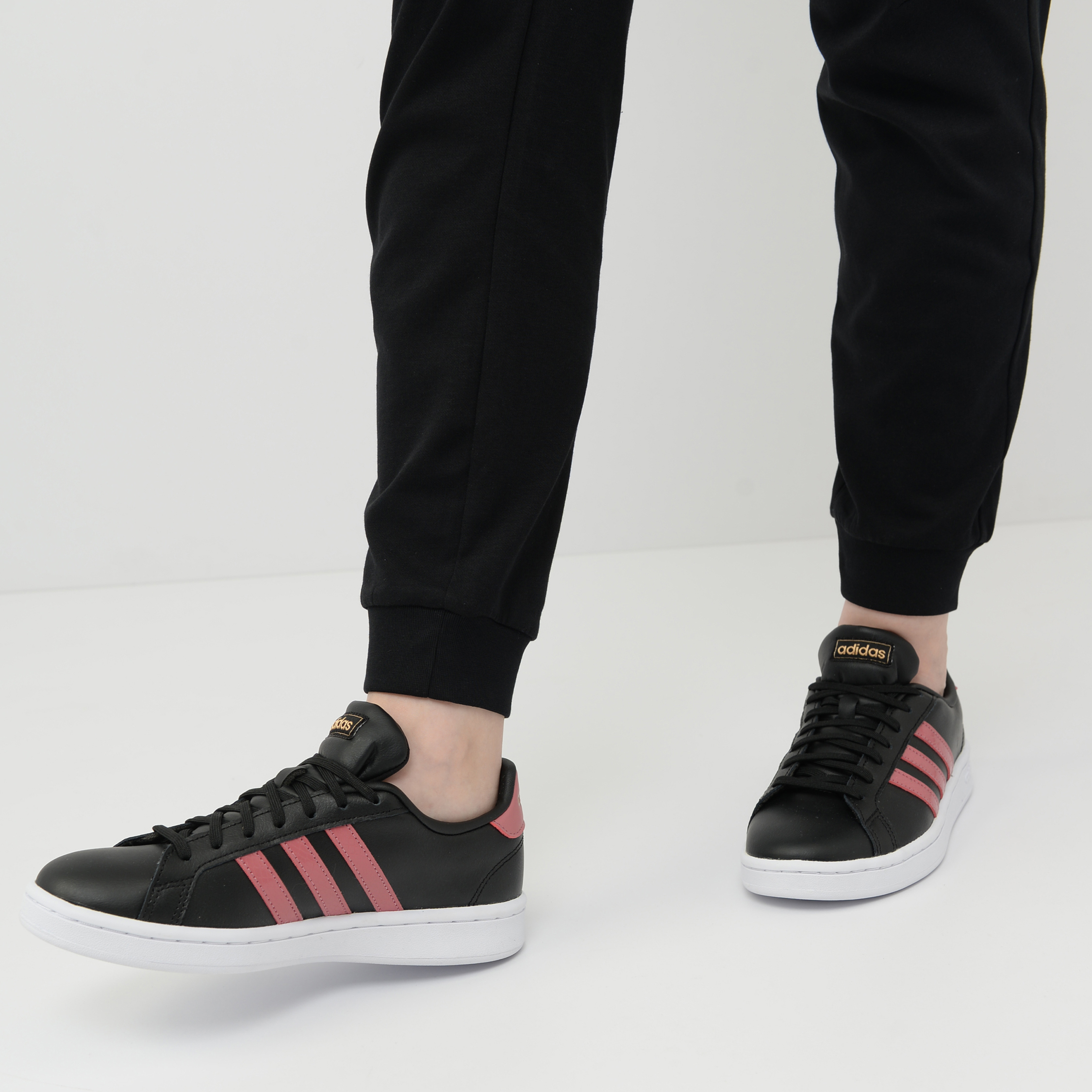 ROZETKA ᐈ Кеды Adidas Grand Court FW0798 36.5 (5UK) 23.5 см Core Black  (4060517618439) cumpără în Chișinău, preț în Moldova. Кеды Adidas Grand  Court FW0798 36.5 (5UK) 23.5 см Core Black (4060517618439): review,  descriere, vânzarea.