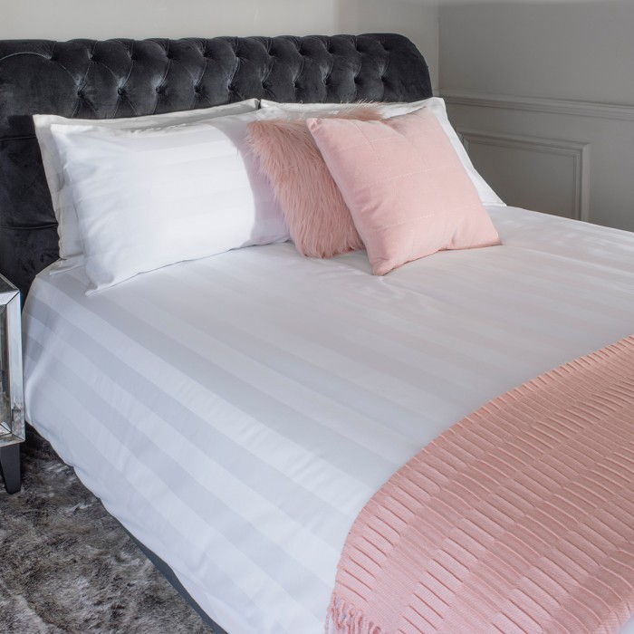 

Комплект постельного белья Gallery Direct Boulevard Satin белый+розовый