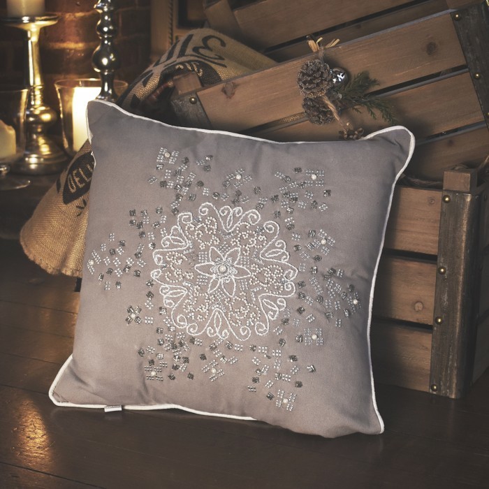 

Подушка с блестящей снежинкой Gallery Direct Cushion серый