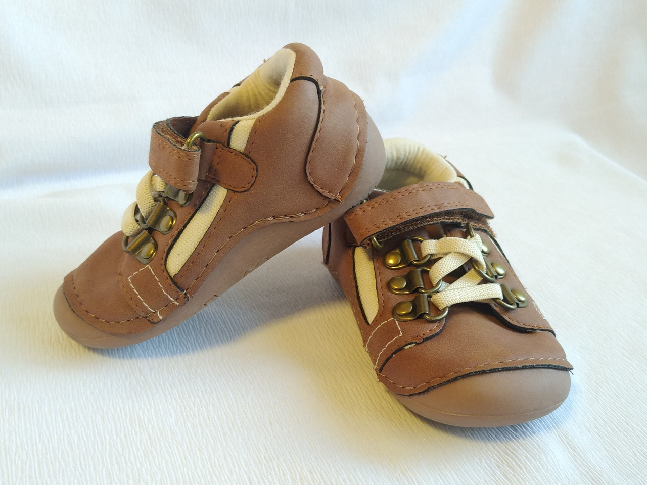 

Кроссовки детские коричневые кожаные Mothercare (размер 18 (UK3, EU19))