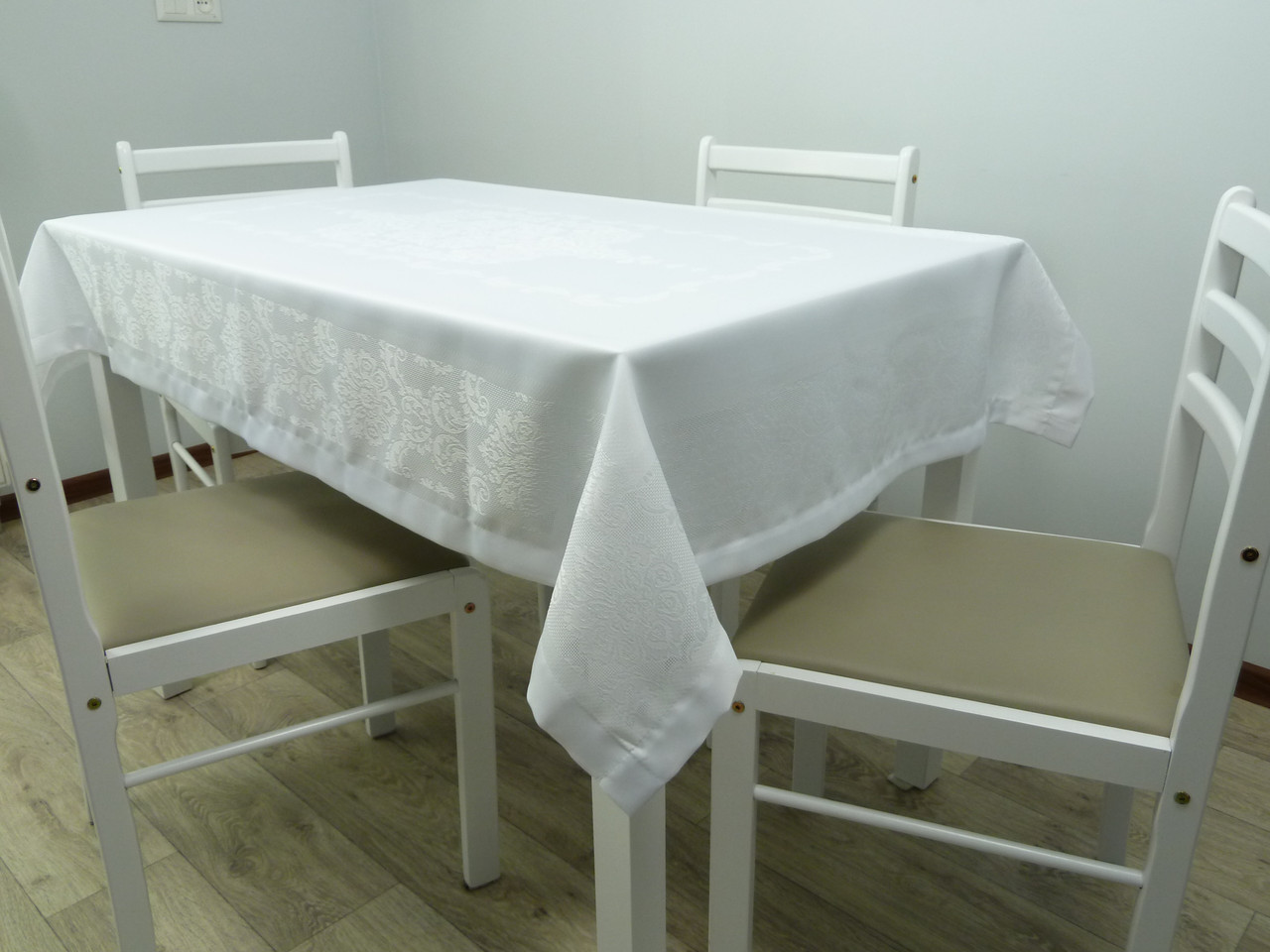 

Скатерть SAFIR прямоугольная Jumbo 160*220 белая