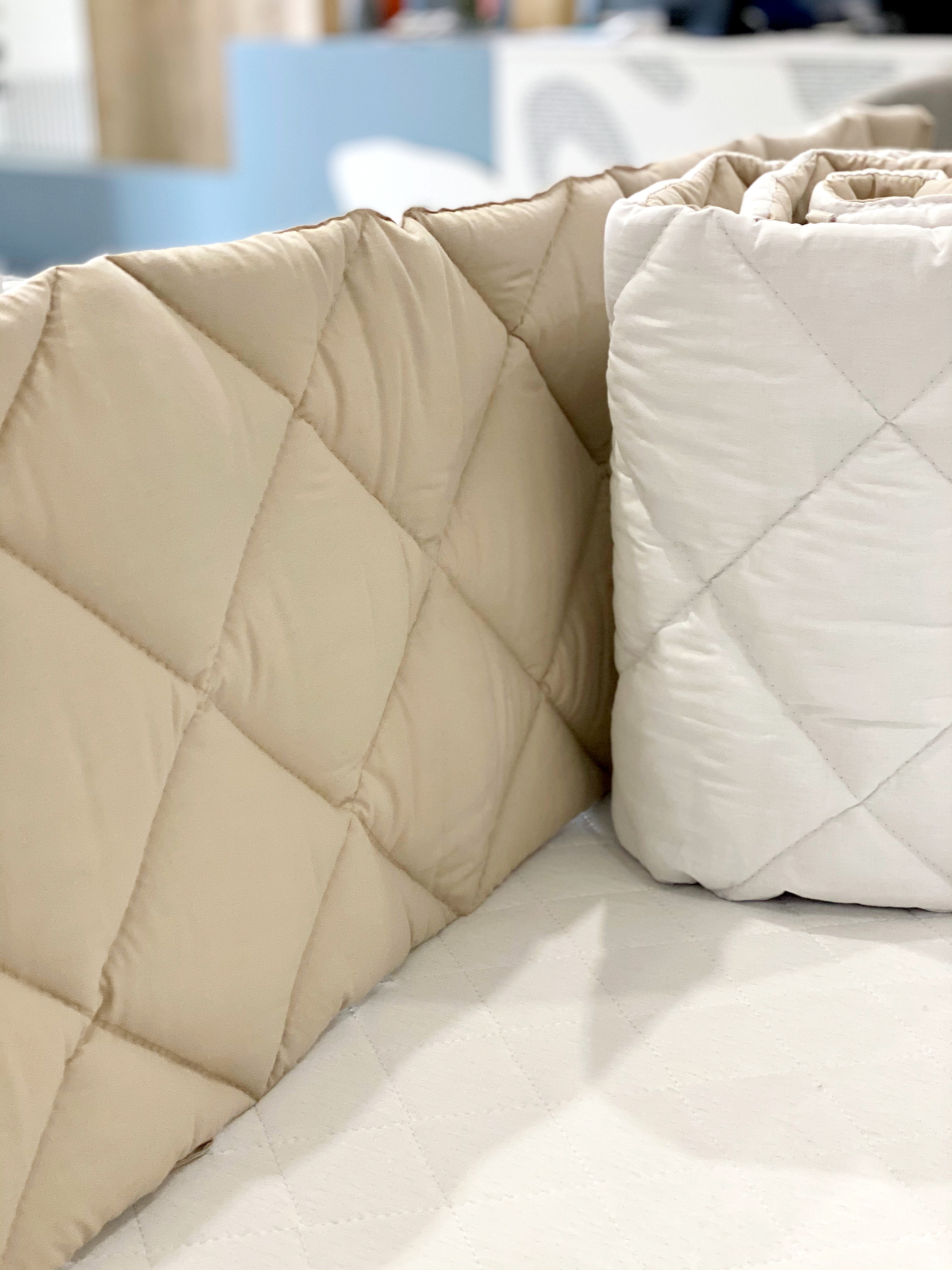 

Бортик стеганный в детскую кроватку Lamon White&Beige