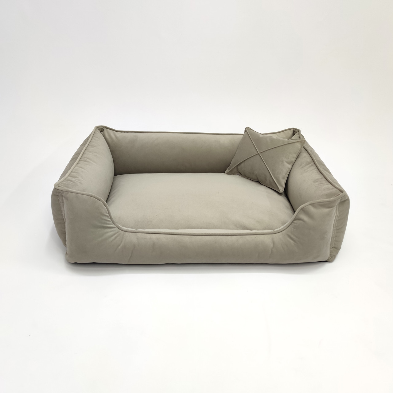 

Лежак для собак и кошек DogClub Premium M