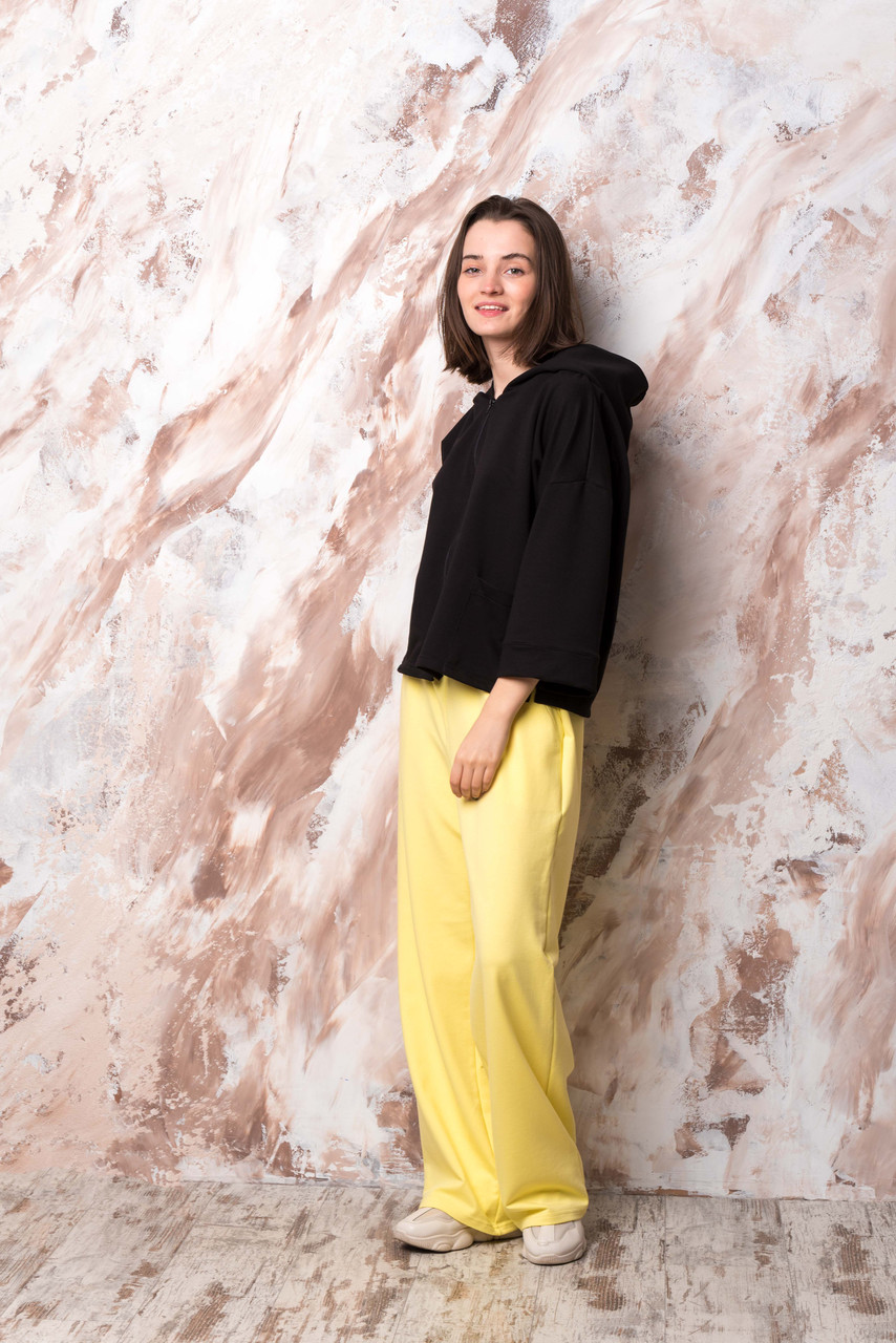 

Стильный женский трикотажный костюм кофта на молнии с широкими брюками палаццо, L, желтый черный