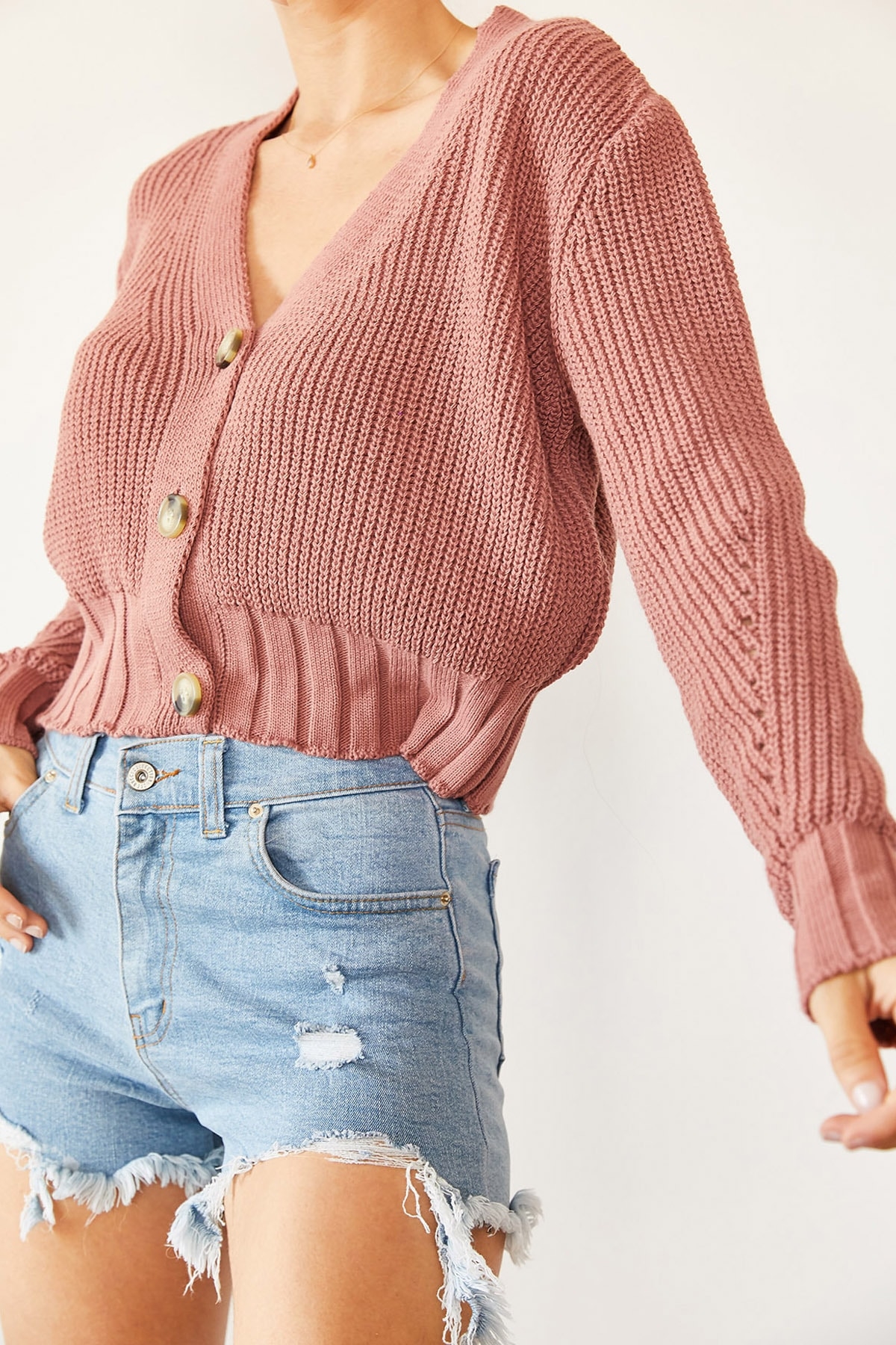 

Жіночий кардиган з V-образним вирізом Xena 1059-3 Стандарт Пудра