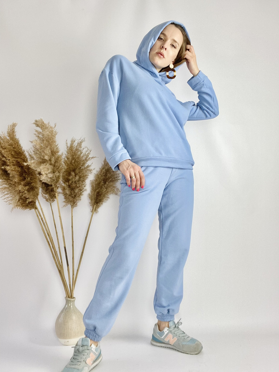 

Голубой спортивный женский костюм с худи и заужеными штанами-джогерами легкий из хлопка размер, Голубой спортивный женский костюм с худи и заужеными штанами-джогерами легкий из хлопка размер S-M