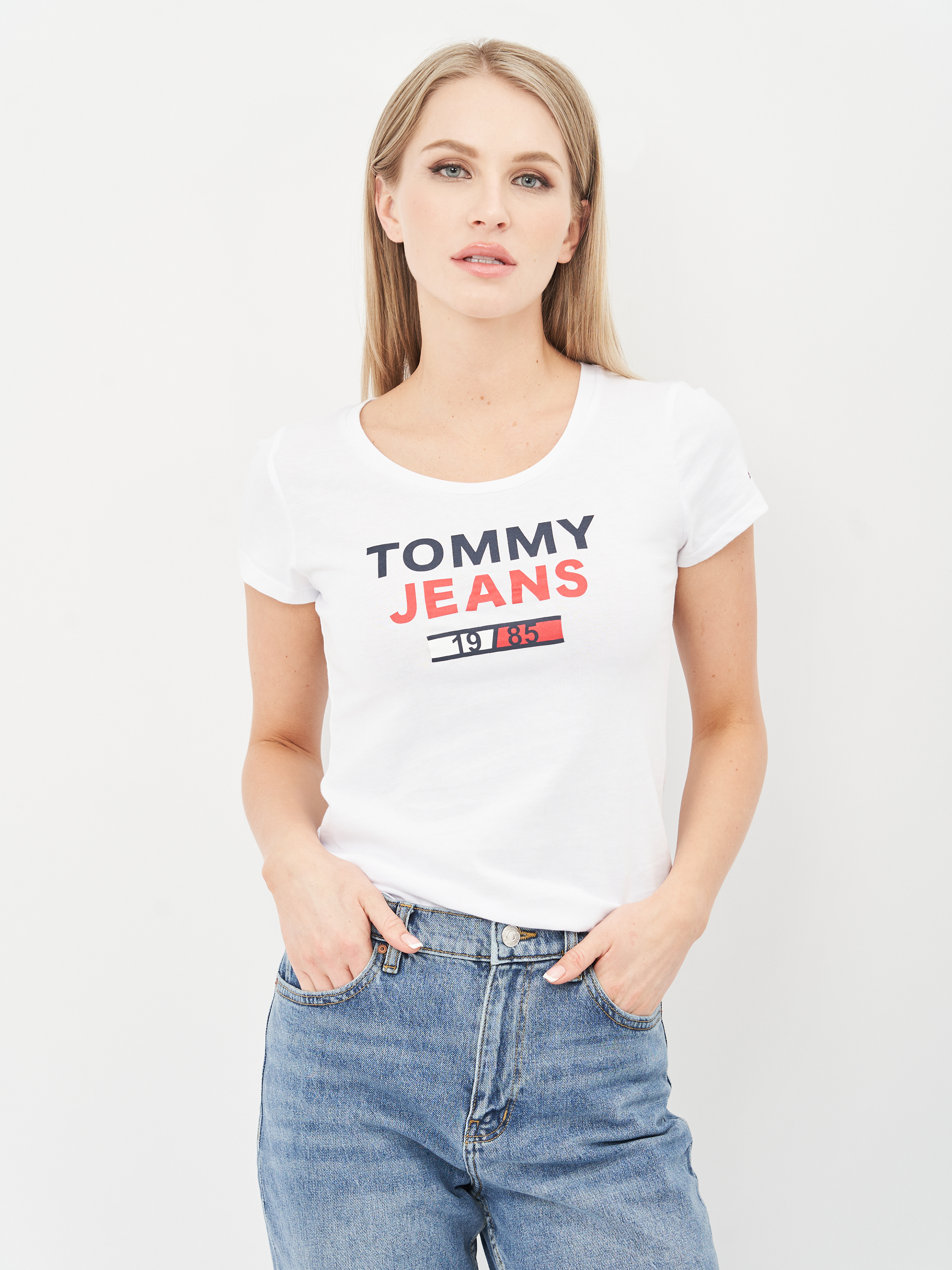 Акція на Футболка жіноча Tommy Jeans 10628.2 S (42) Біла від Rozetka