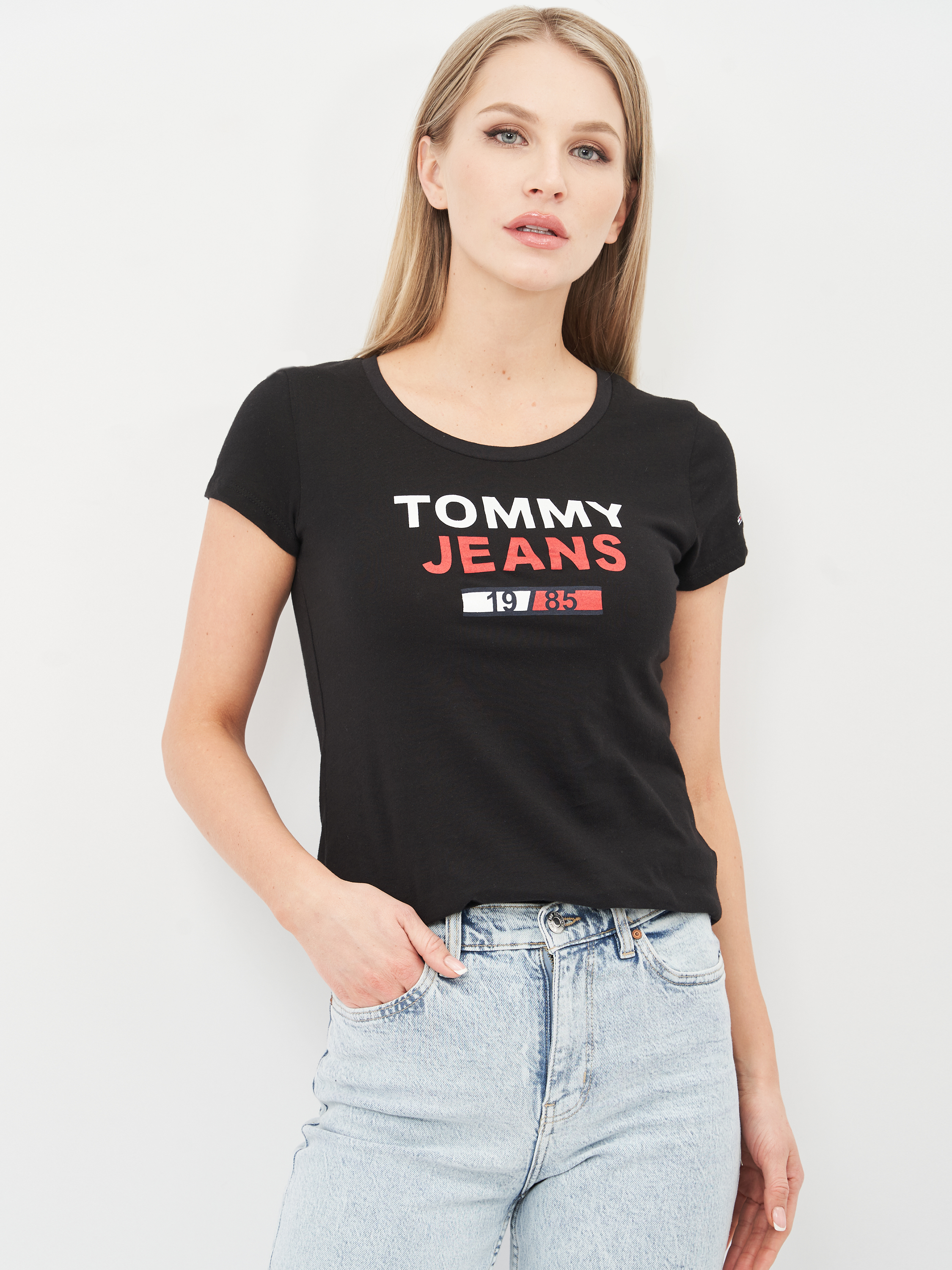 Акція на Футболка жіноча Tommy Jeans 10628.1 L (46) Чорна від Rozetka