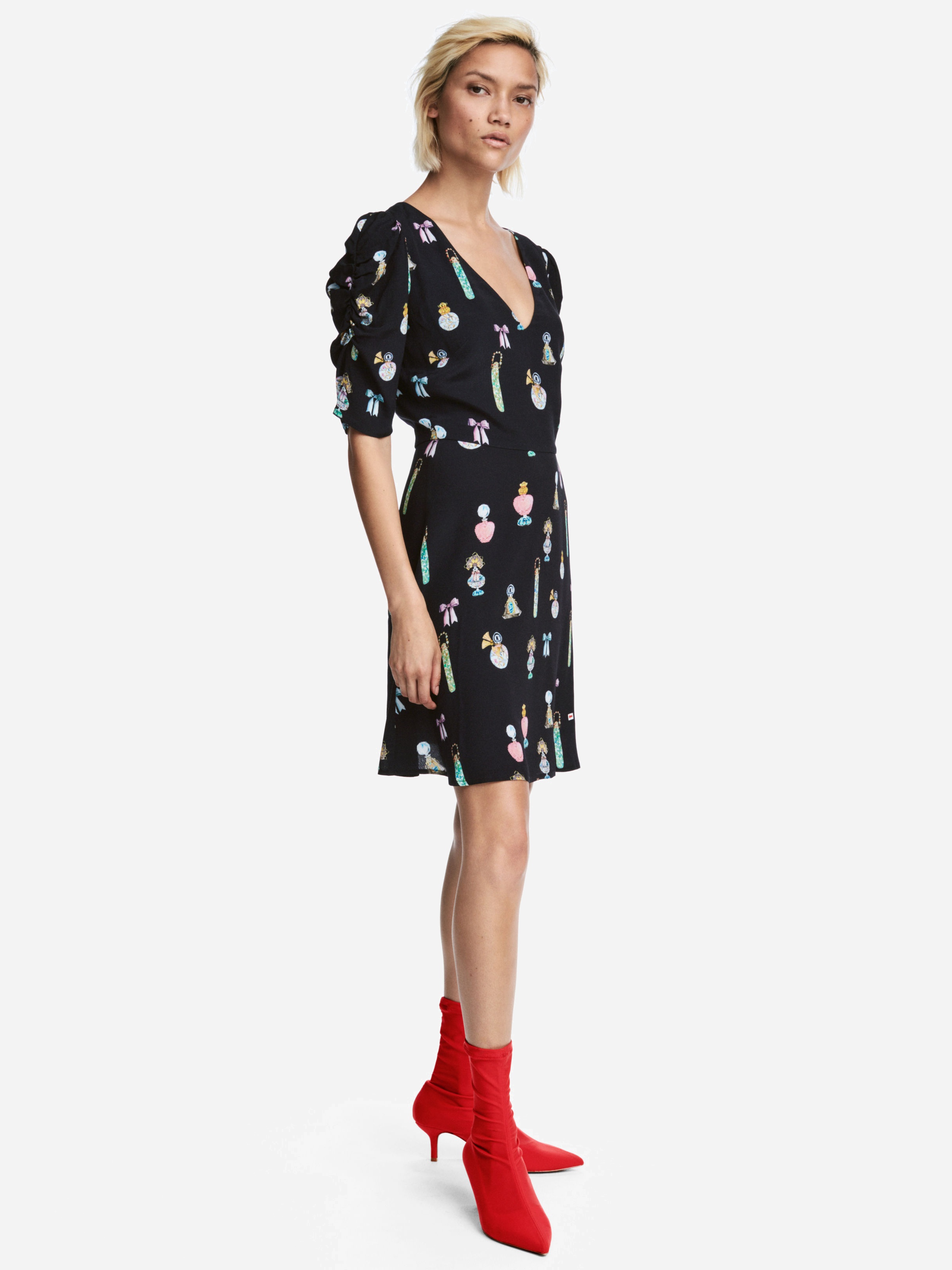 

Платье H&M 5703386-ADMZ 38 Черное