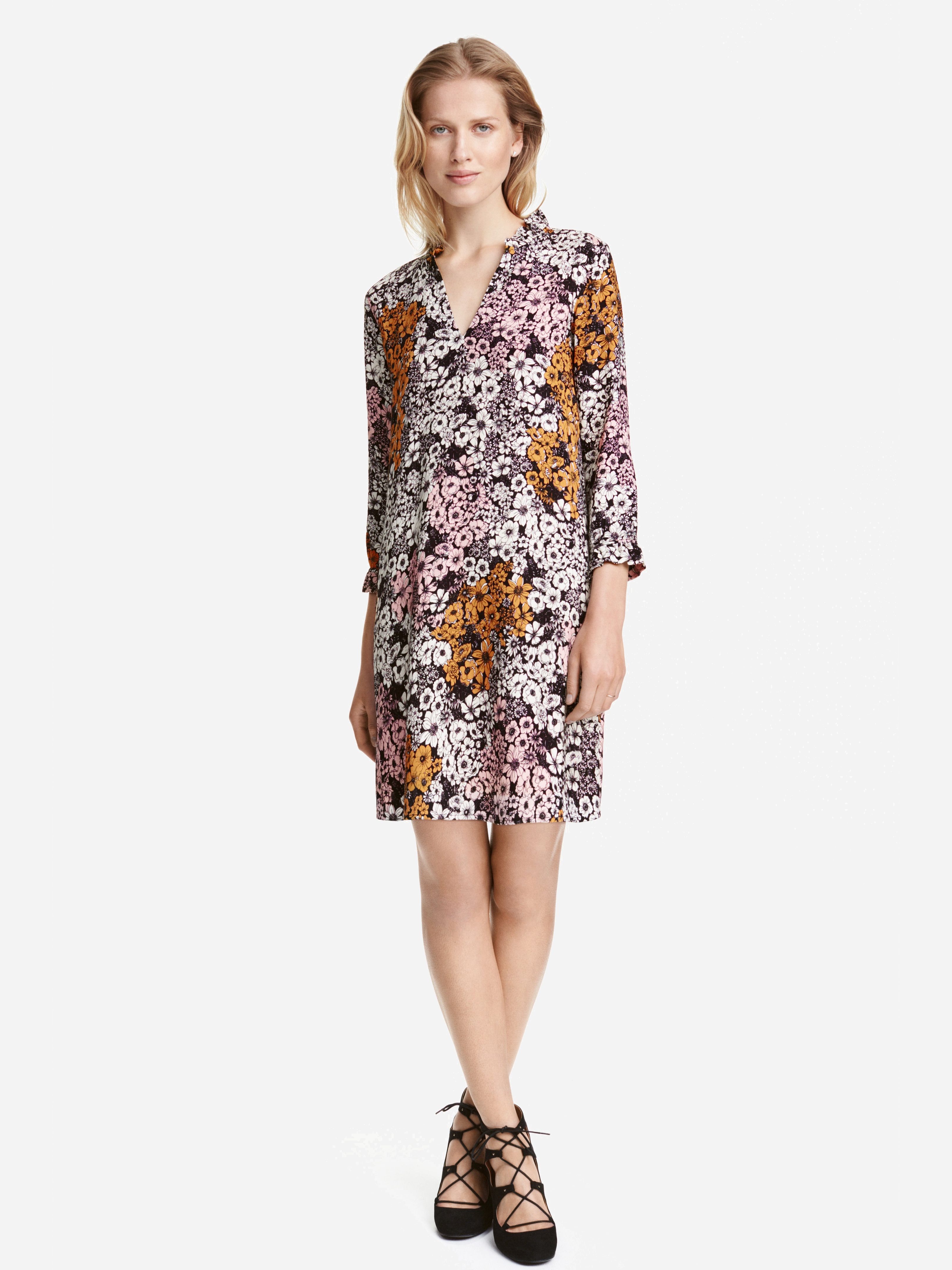 

Платье H&M 4179574-AAJH 32 Белое с розовым и разноцветным