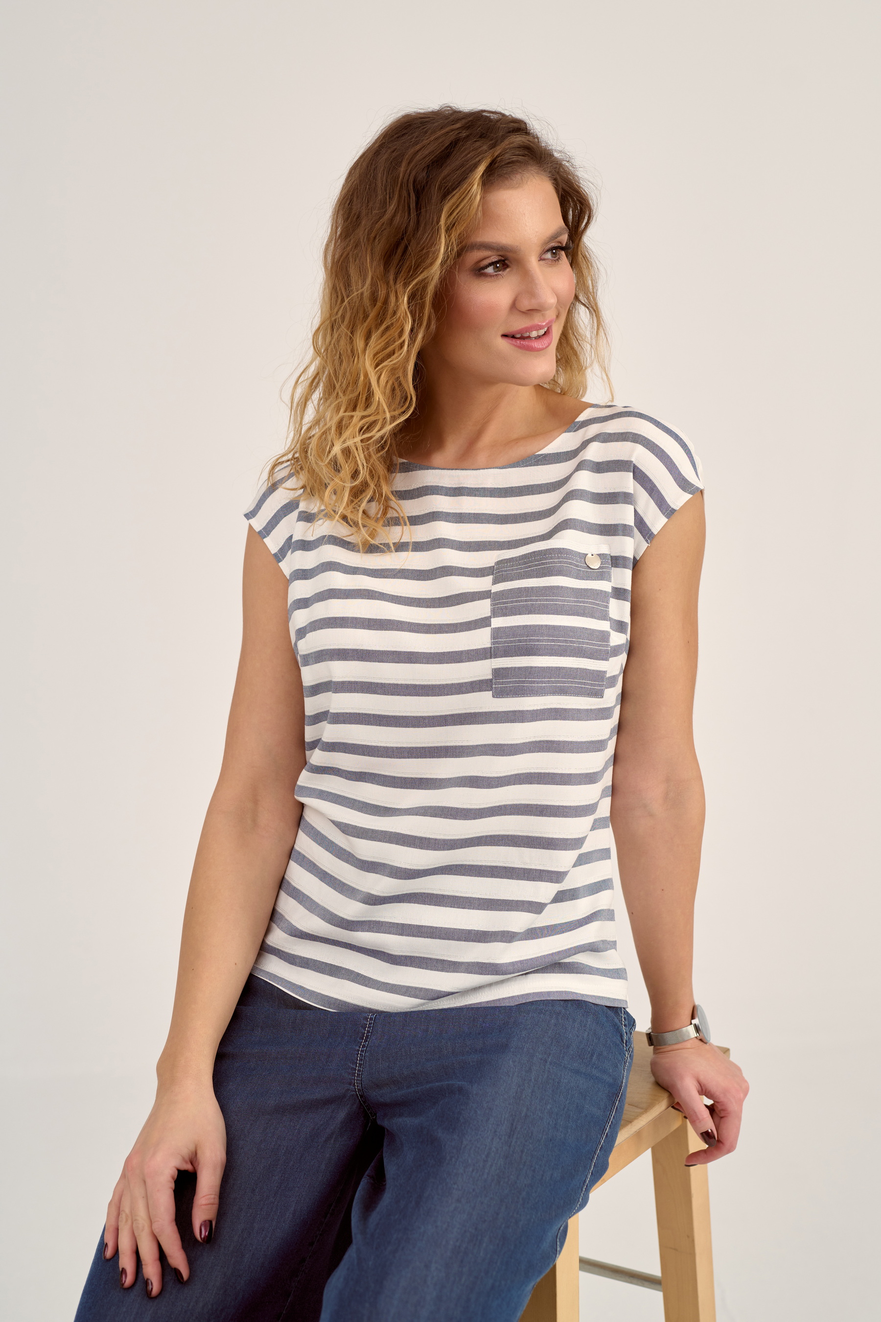 

Блуза женская Sunwear D24215 38 Белый Серый