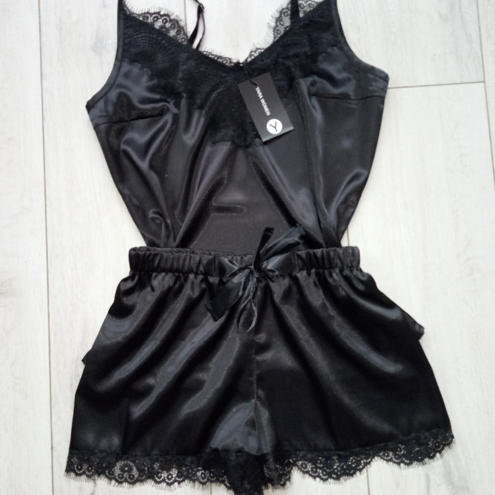 

Пижама Storyyara black classic M черная (шелковый топ и шорты с кружевом)
