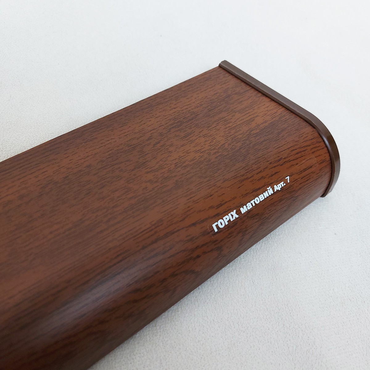 

Подоконник SAUBERG орех матовый 600х1200 2 капиноса