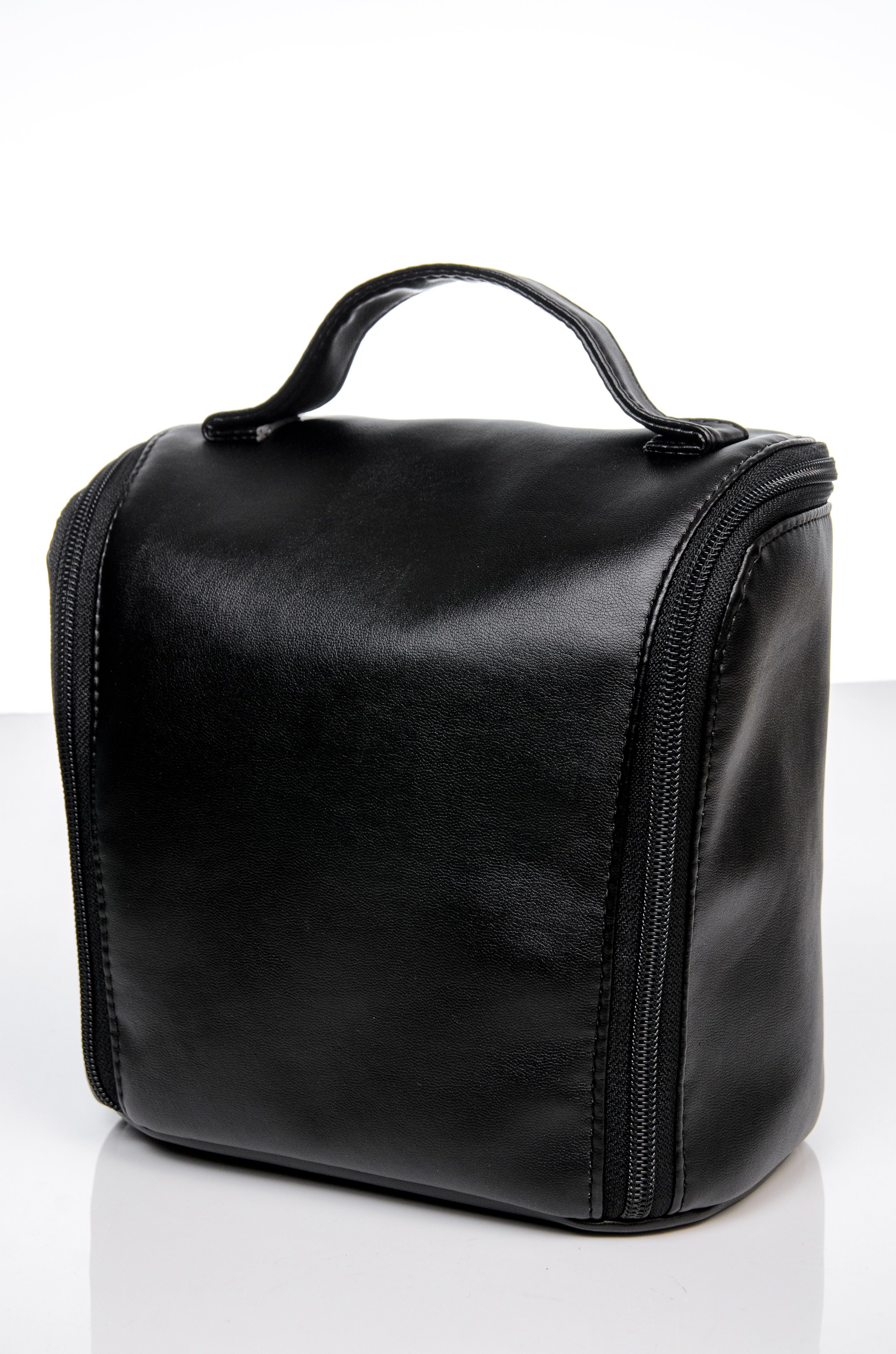 

Жіноча косметичка 0SHe чорна глянець, Sambag