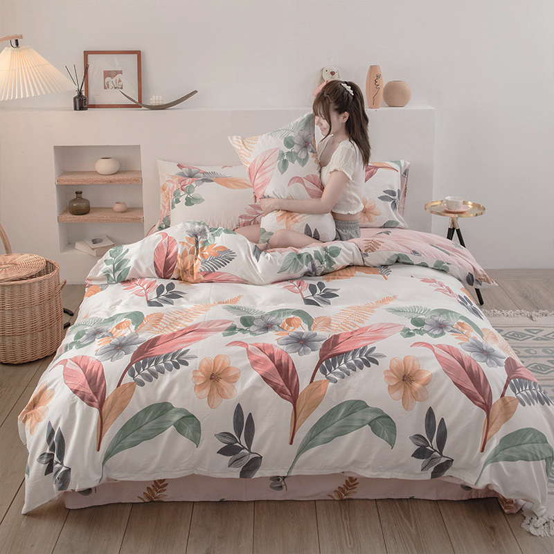 

Комплект постельного белья Leaves with flowers (полуторный) Berni Home Белый