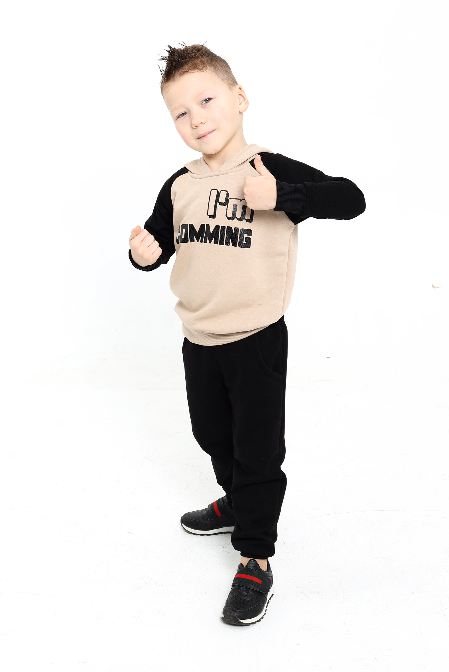 

Костюм для мальчиков Morekids 116 чорний з песочним свитшот та чорние джогери 8601-116
