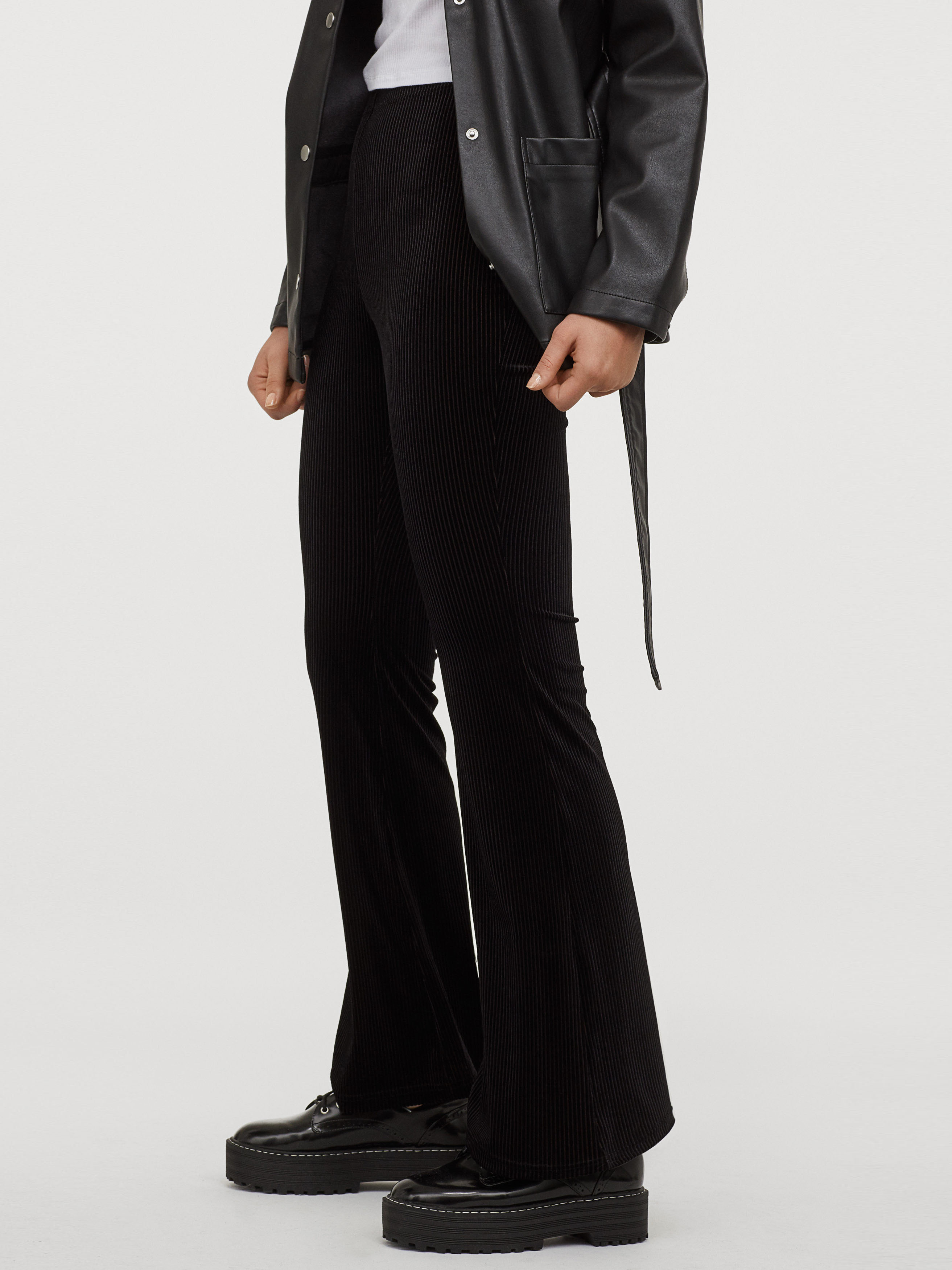 

Брюки H&M 0879925-1 L Черные
