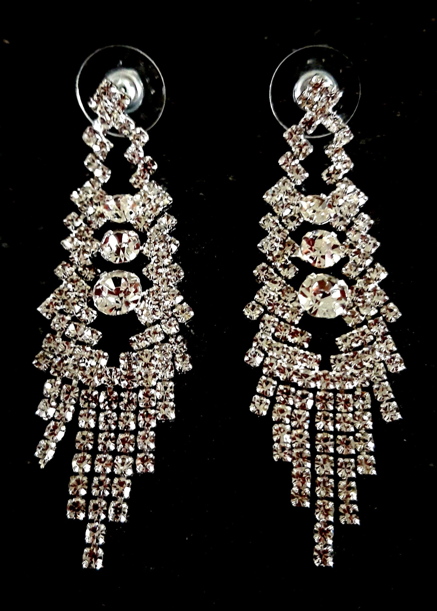 

Серьги гвоздики с камнями 6х1,8 см Серебристые (С-068)