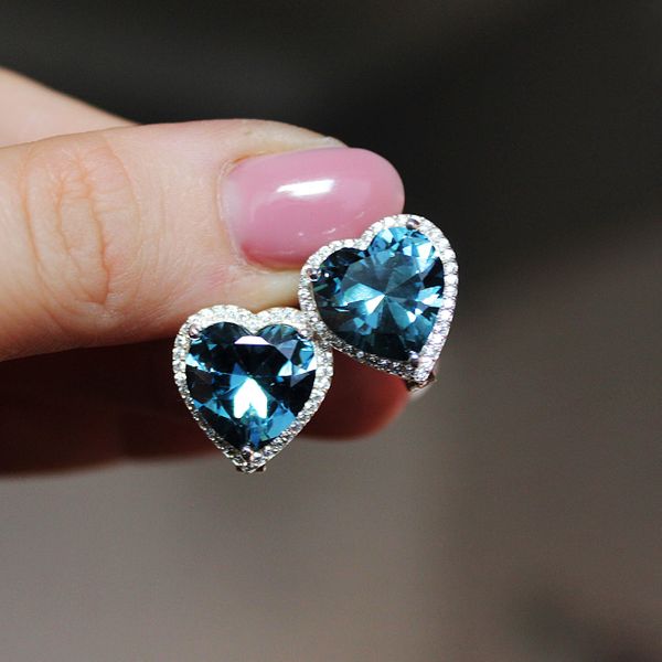 

Срібні сережки "Heart Sapphire"