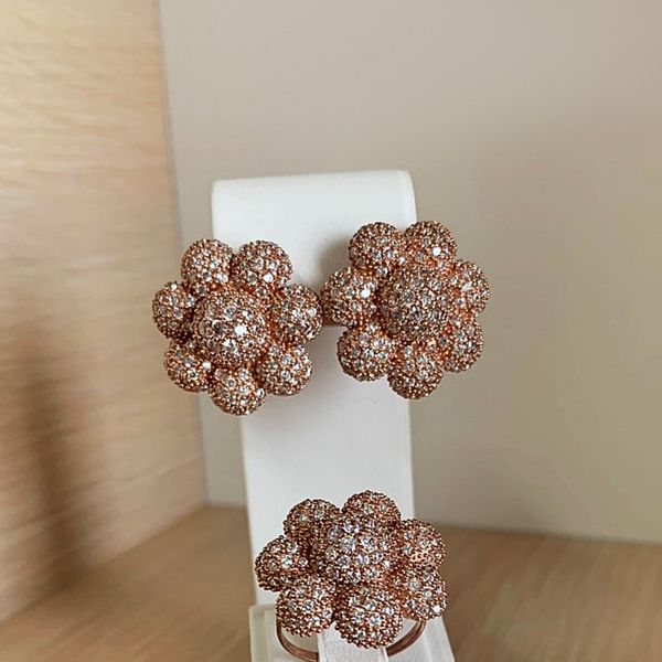 

Позолочені сережки "Blossom Gold"