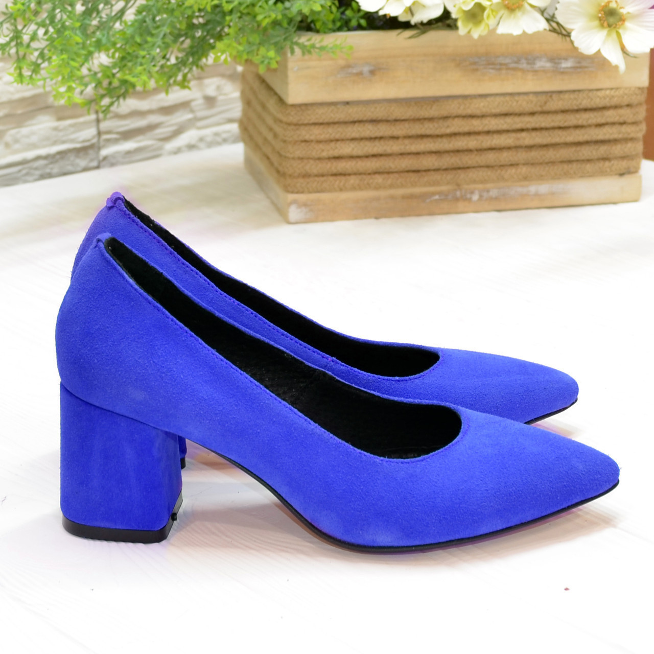Купить синие замшевые. Синие замшевые туфли. Синие замшевые туфли женские. Синие замшевые туфли на каблуке. Синие туфли на невысоком каблуке.