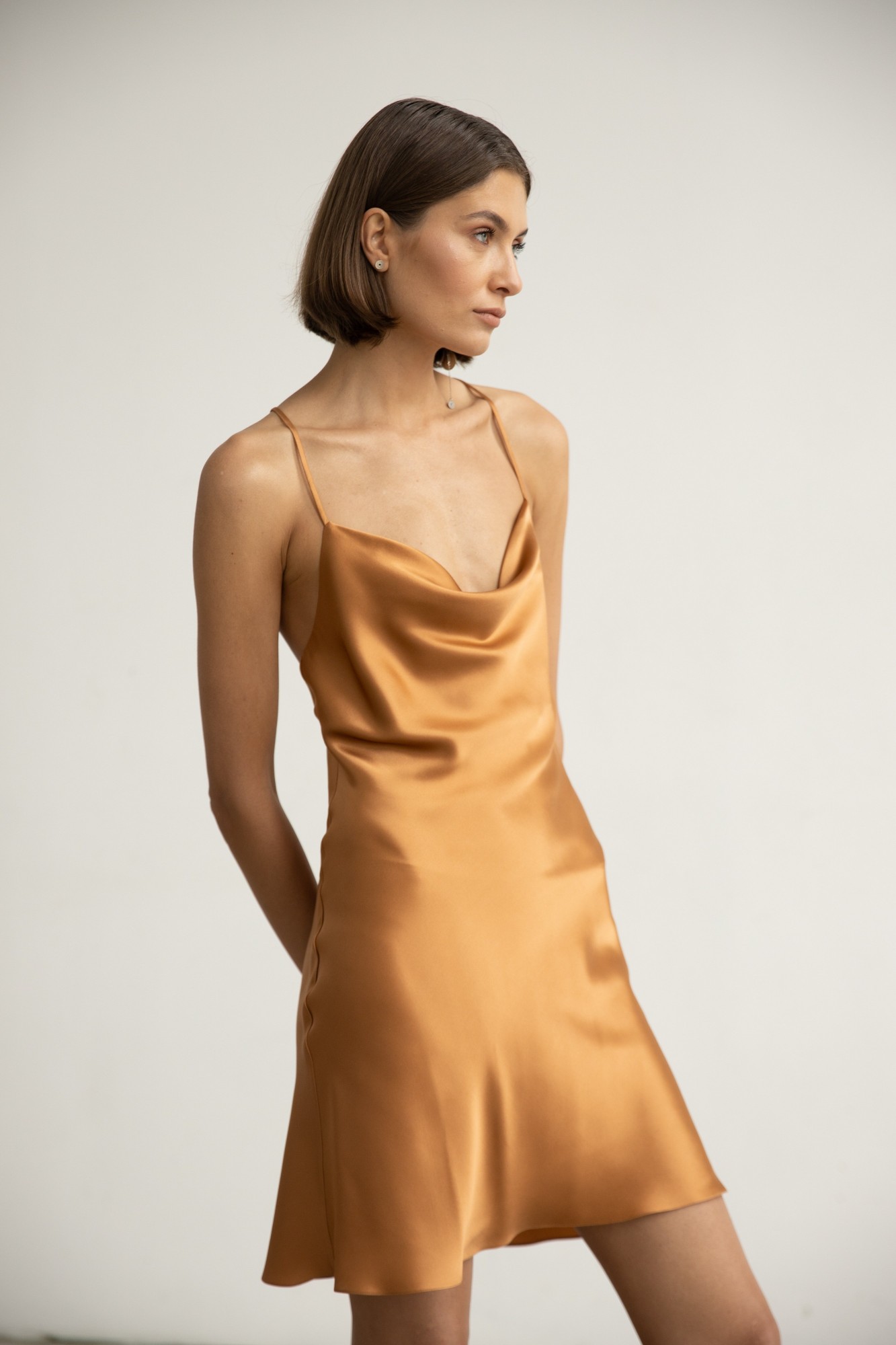 

ШЁЛКОВОЕ ПЛАТЬЕ Flatter Caramel mini - L