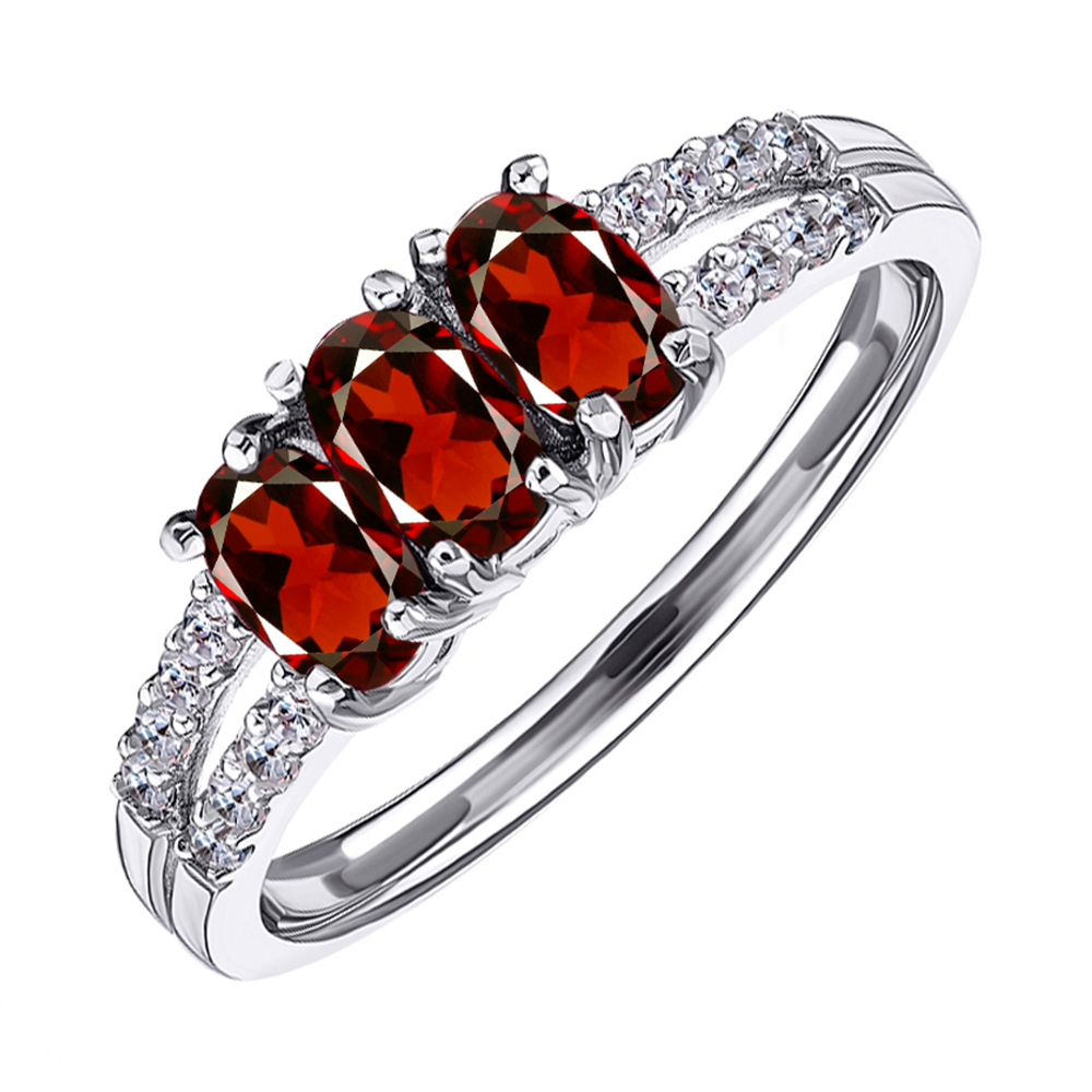 

Серебряное кольцо с гранатами и фианитами 000125031 16 размера