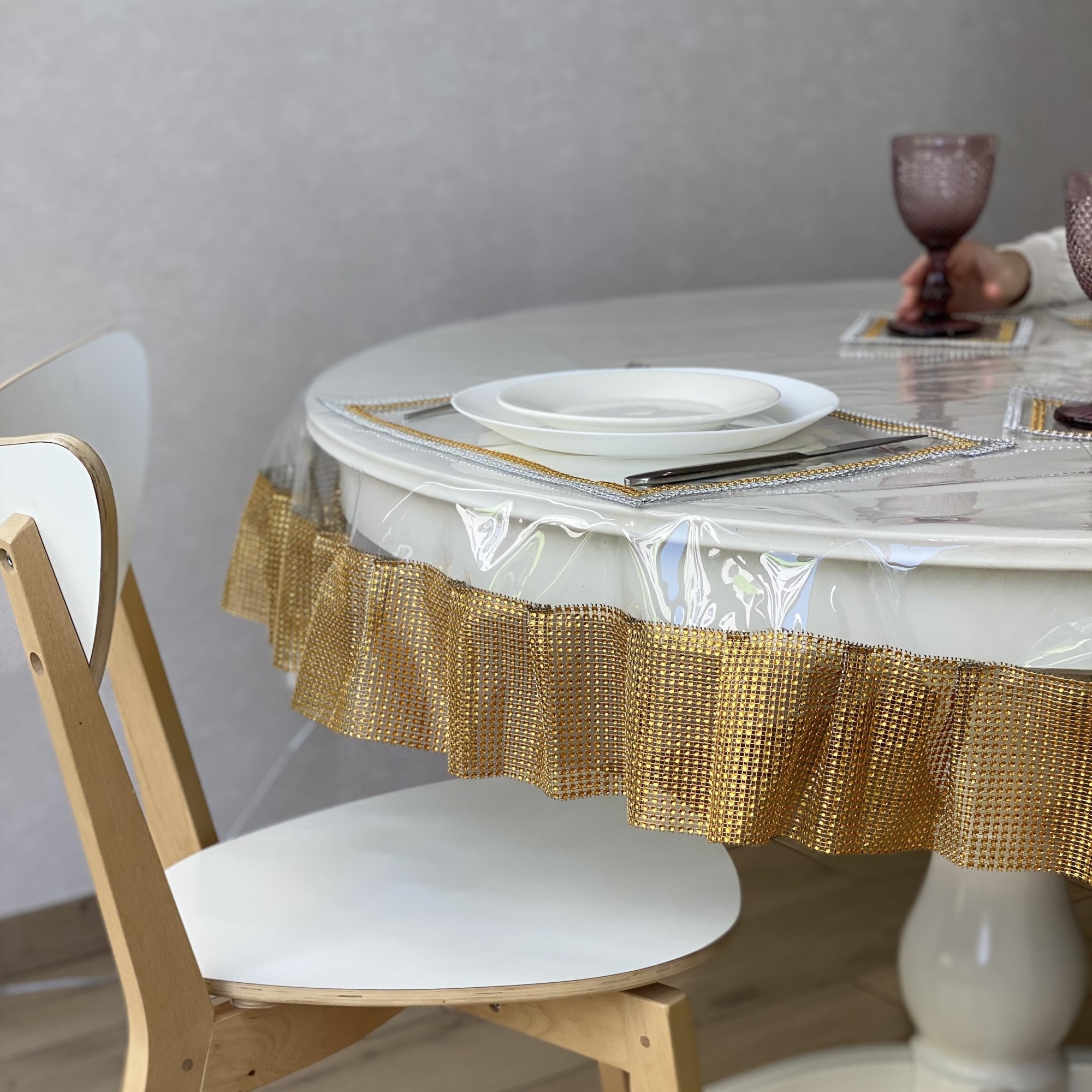 

Силиконовая Скатерть со стразовой лентой Золото 200х150 см