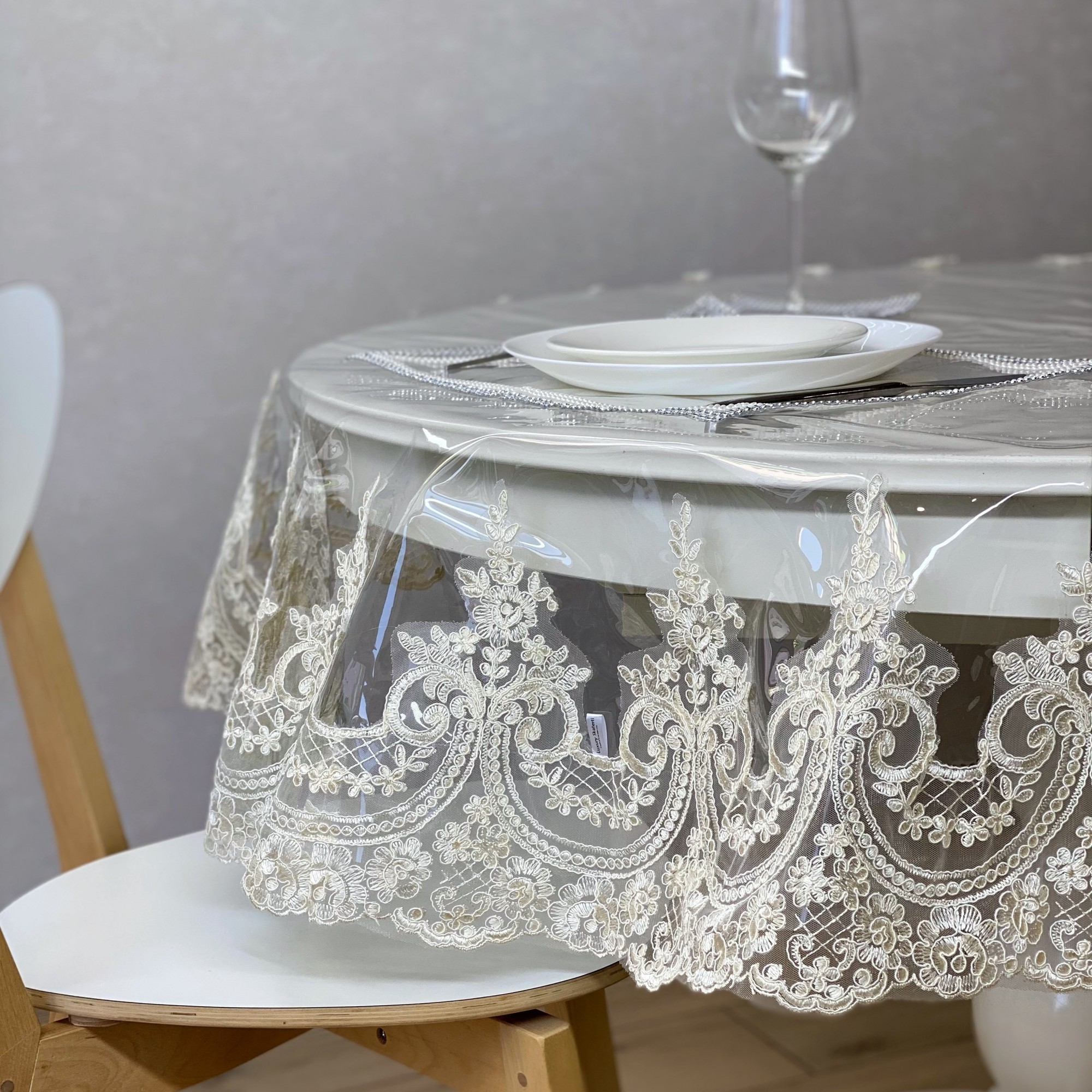 

Силиконовая Скатерть с Королевским кружевом Молочный 150x150 см