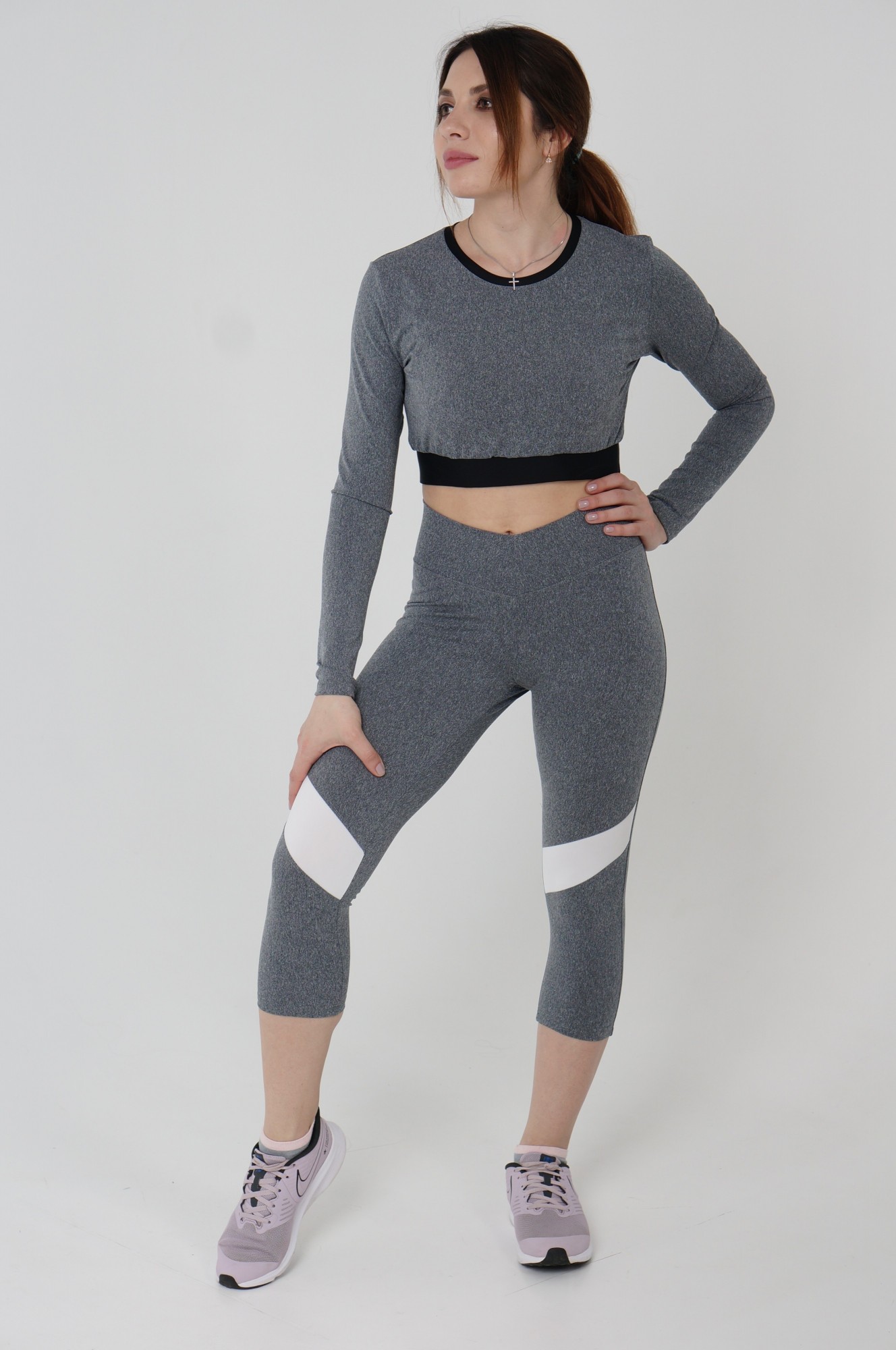 

Женские спортивны капри Vikifit Easy Smog L Серый с белым