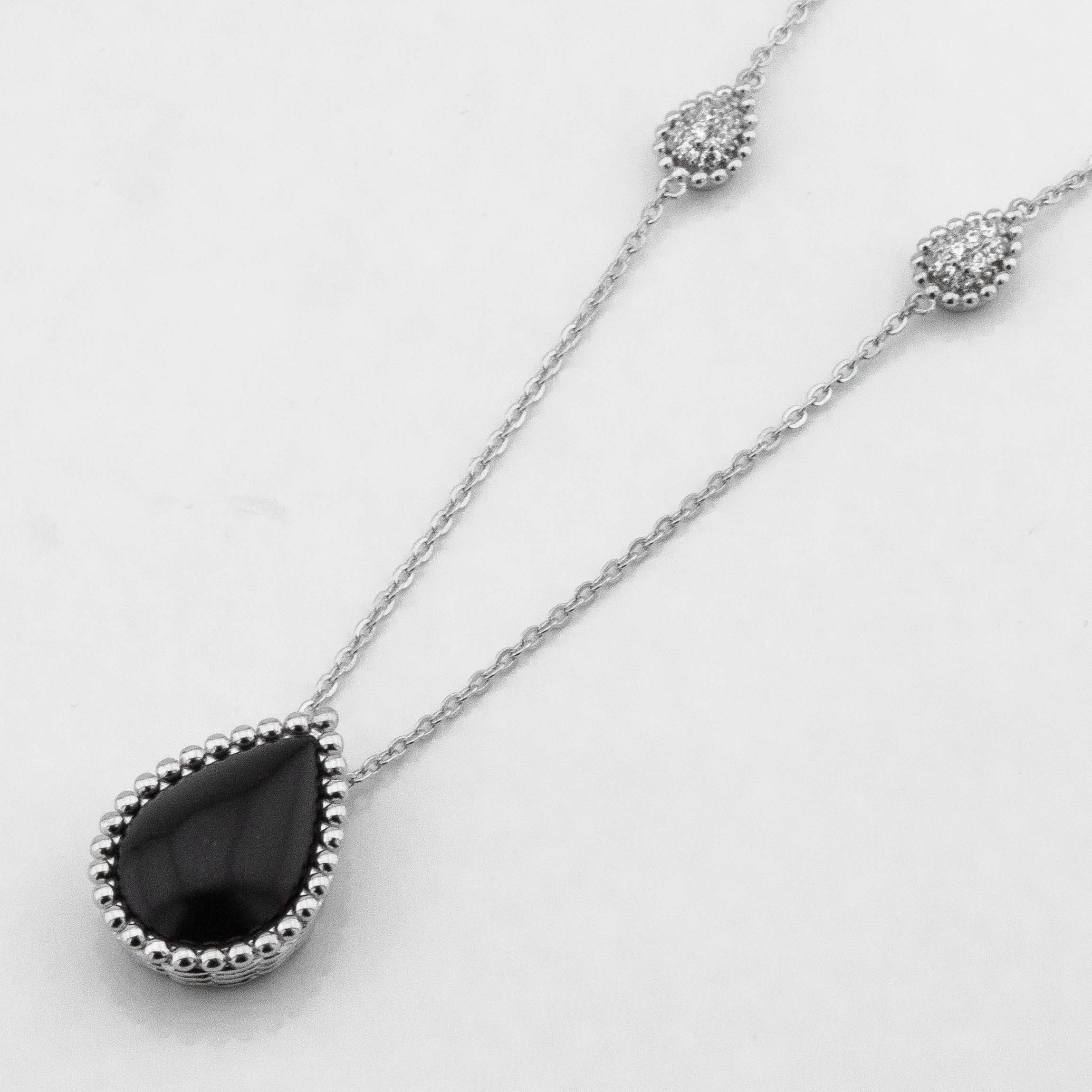 

Серебряное колье с ониксом ko14599 Диамант