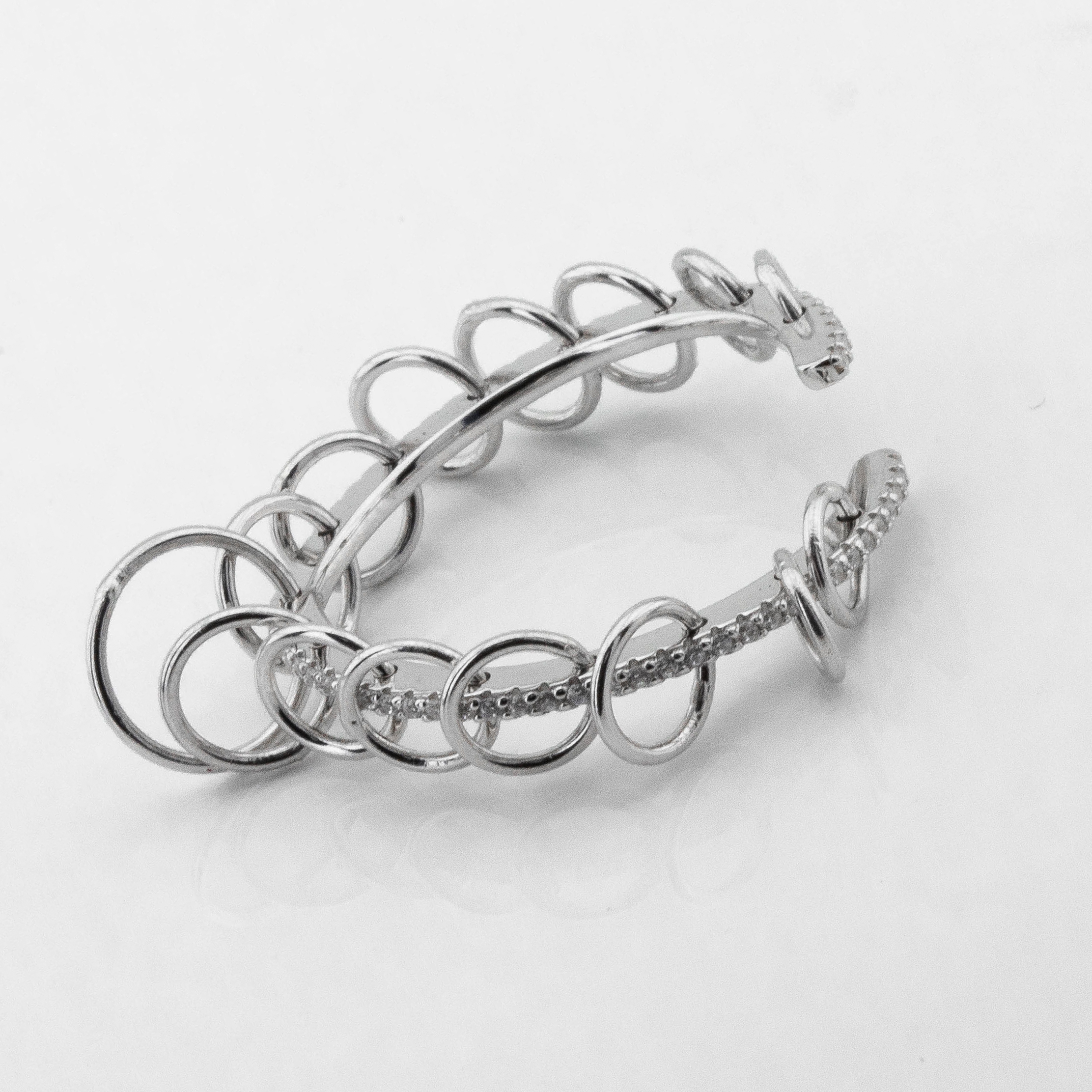 

Серебряная каффа с фианитами c121798 Диамант