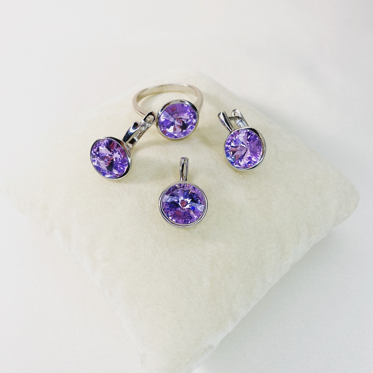 

Гарнитур из серебра Adali сиреневая сальса серьги+кольцо+кулон с Swarovski zirconia 19 мм