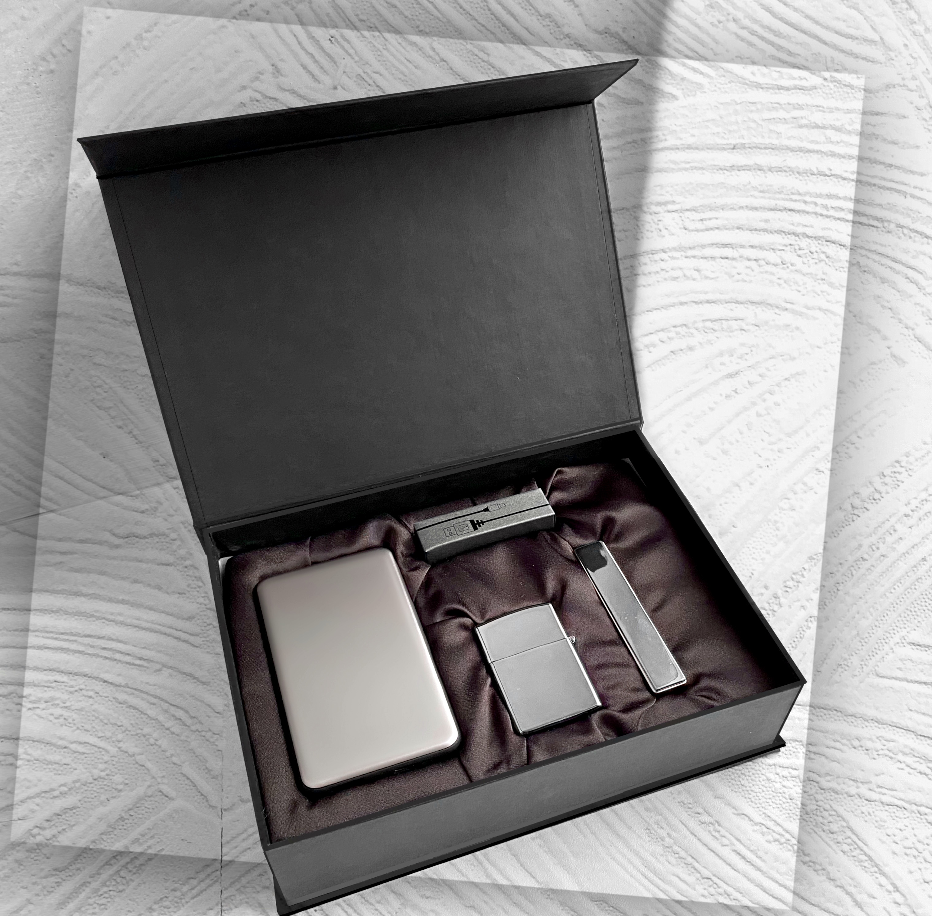 

Подарунковий набір WEXT "Charge Box" з павербанком та двома електронними usb запальничками