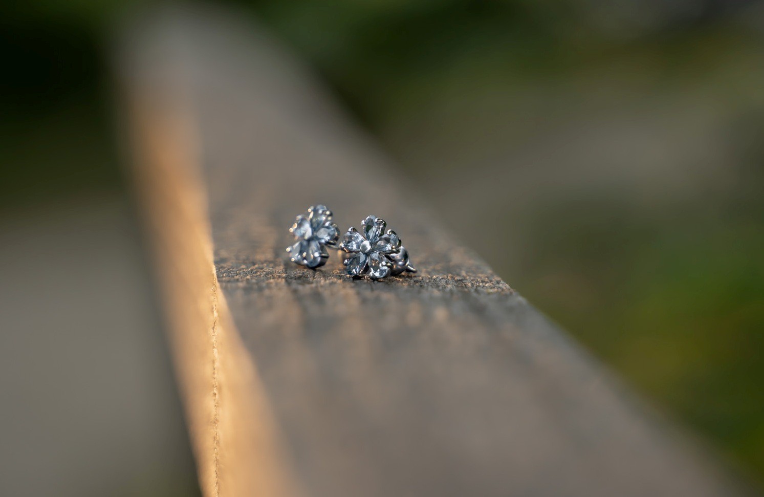 

Серебряные серьги пуссеты HARMONY с23081 светло гол. с23081